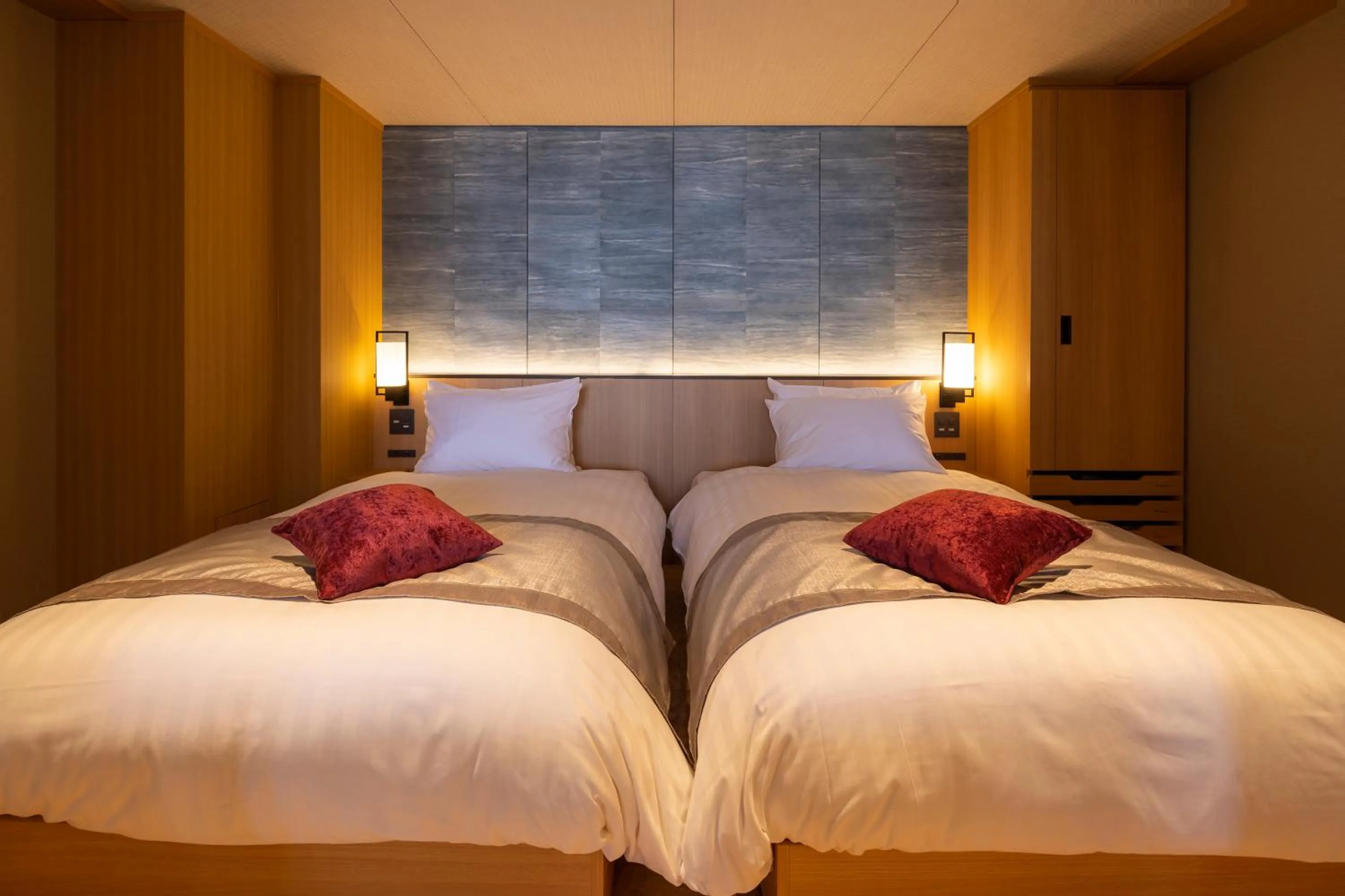 Bed in Biwako Ryokusuitei