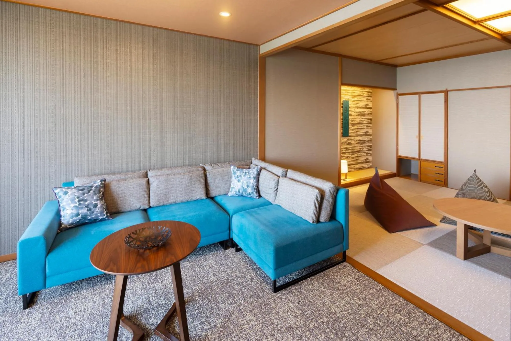 Living room in Biwako Ryokusuitei