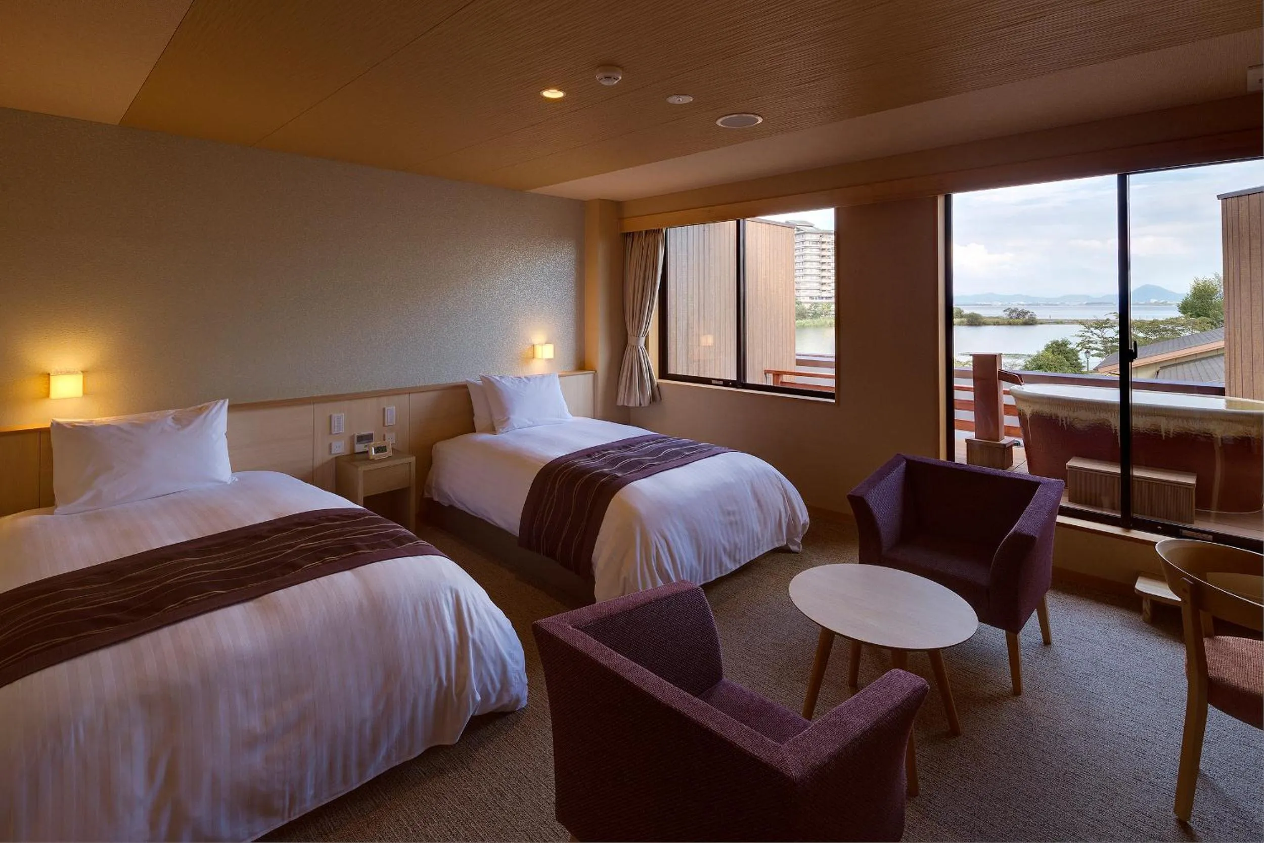 Photo of the whole room, Bed in Biwako Ryokusuitei