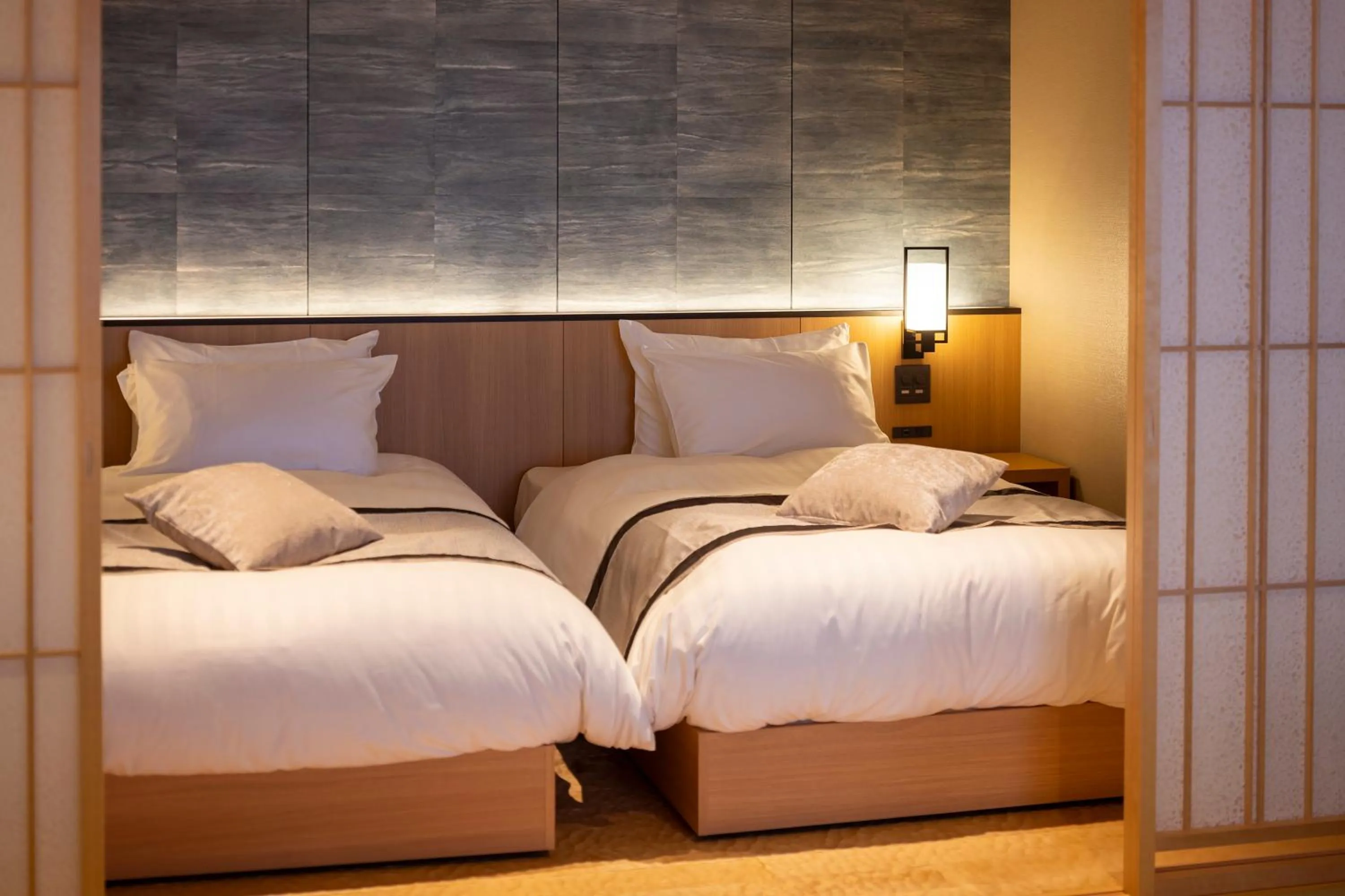 Bed in Biwako Ryokusuitei