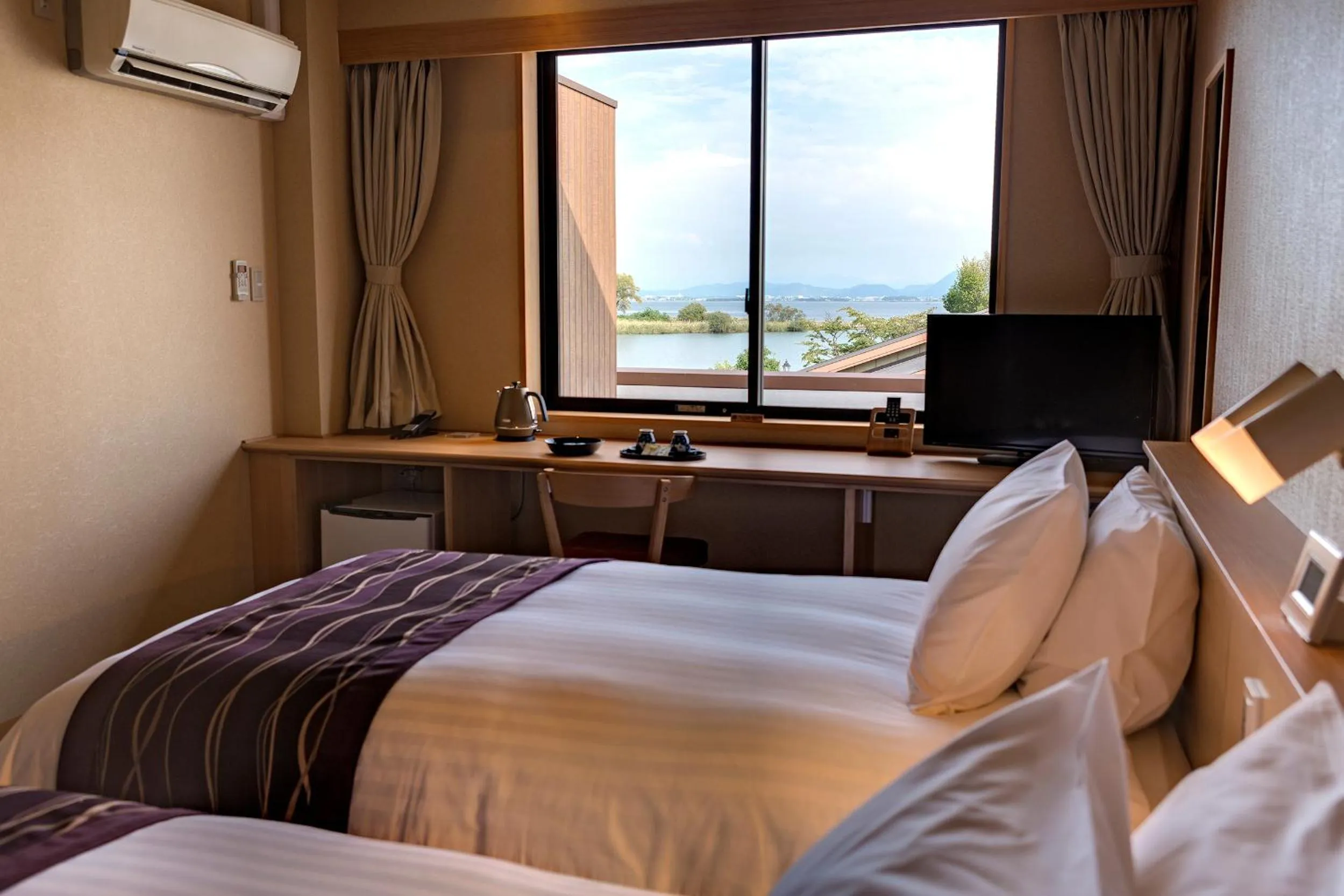 View (from property/room), Bed in Biwako Ryokusuitei