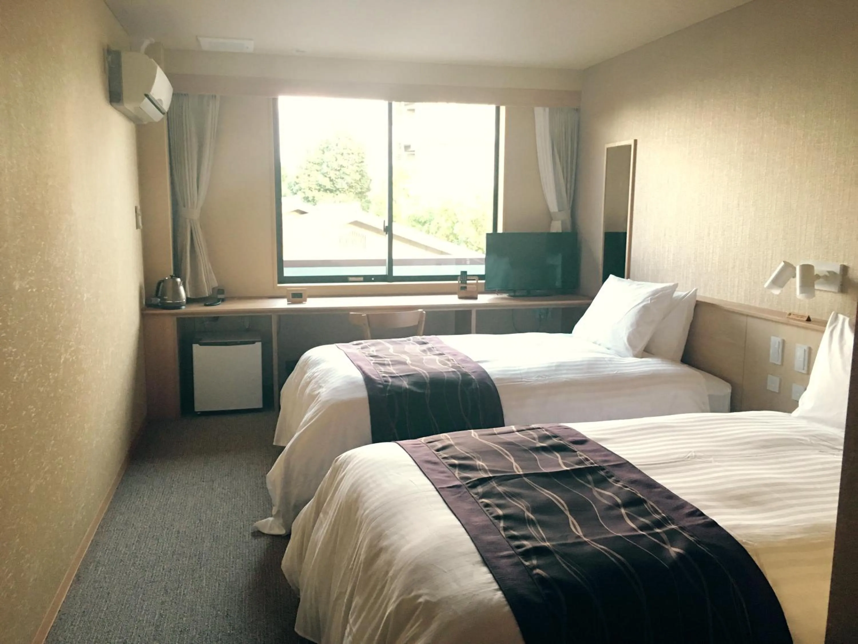 Photo of the whole room, Bed in Biwako Ryokusuitei