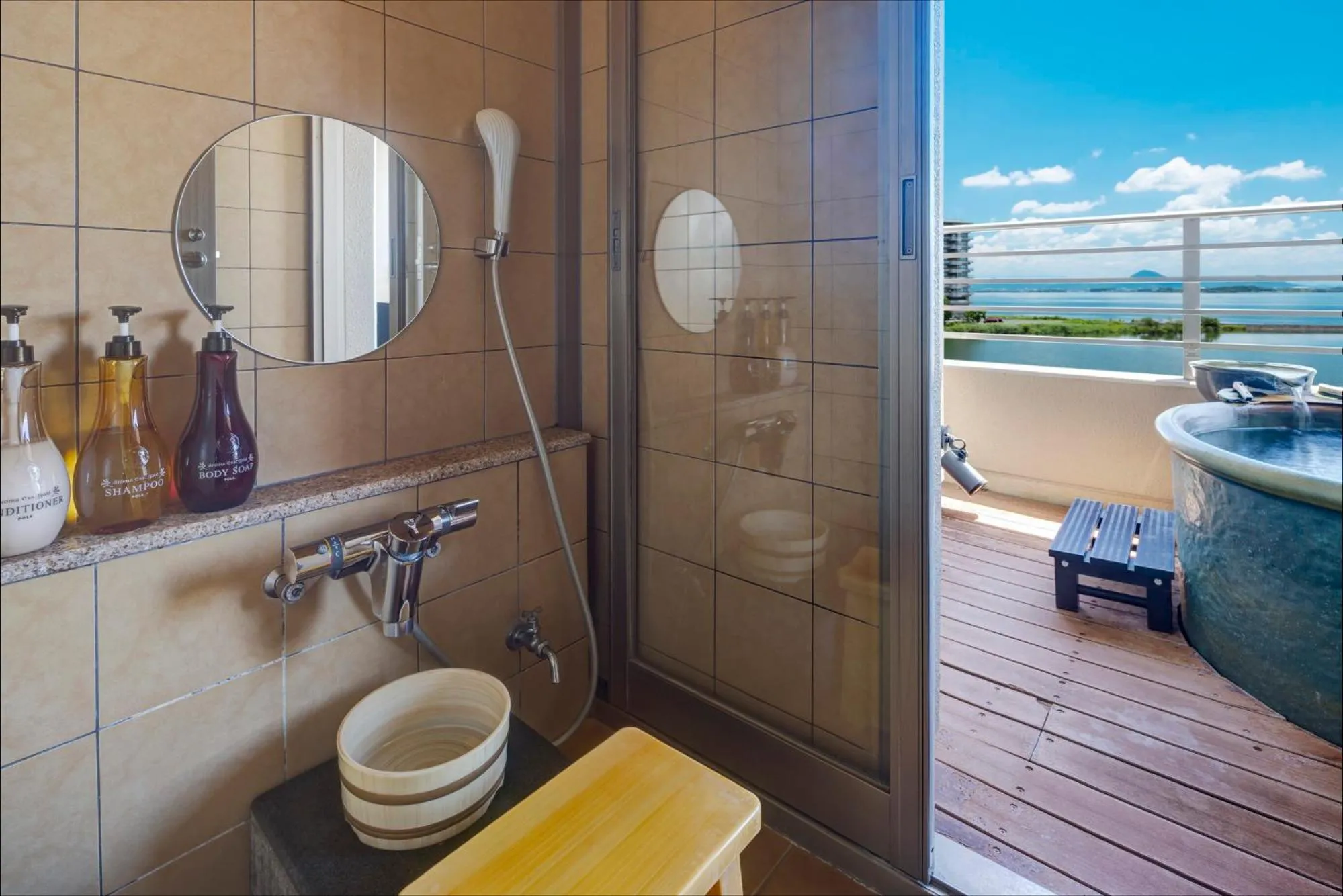 Shower in Biwako Ryokusuitei