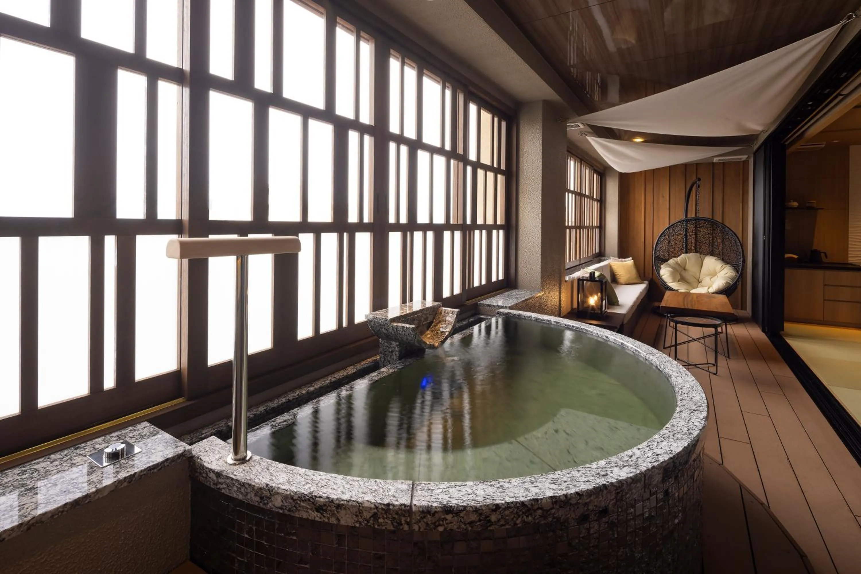 Open Air Bath in Biwako Ryokusuitei