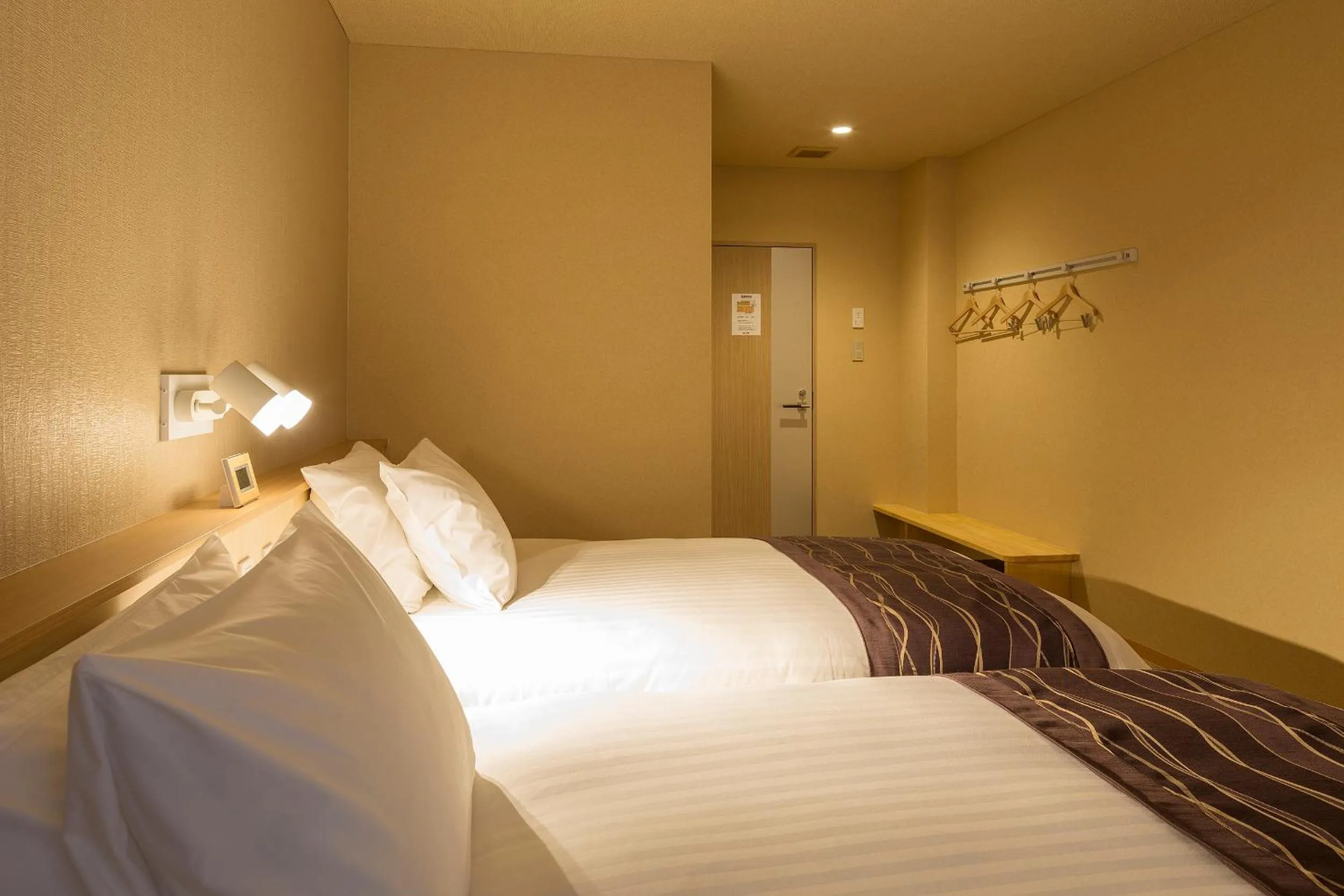 Photo of the whole room, Bed in Biwako Ryokusuitei