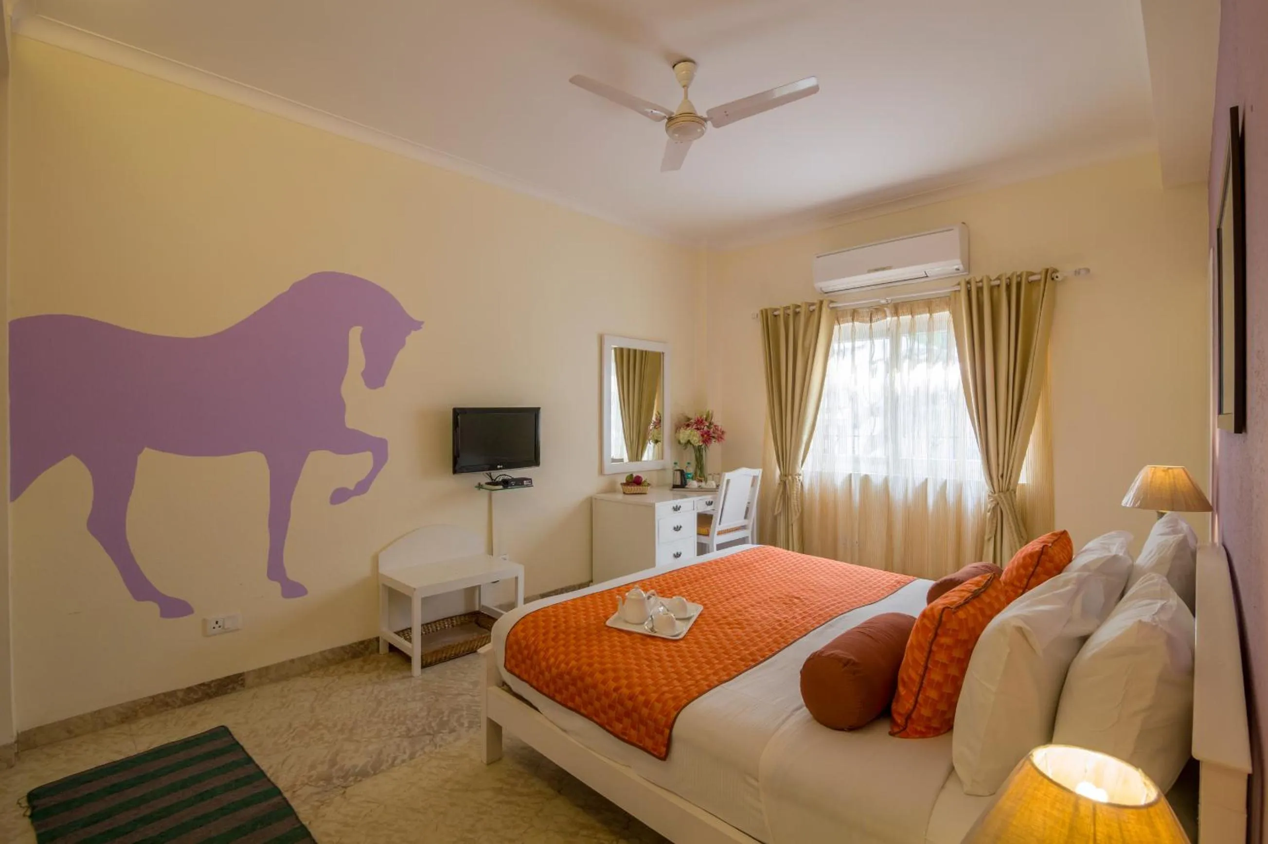 Bed in Colonel's Retreat 2