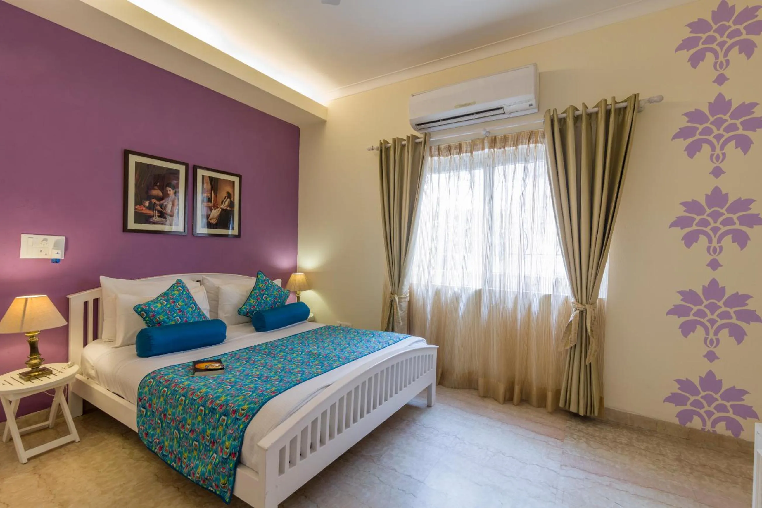 Bed in Colonel's Retreat 2