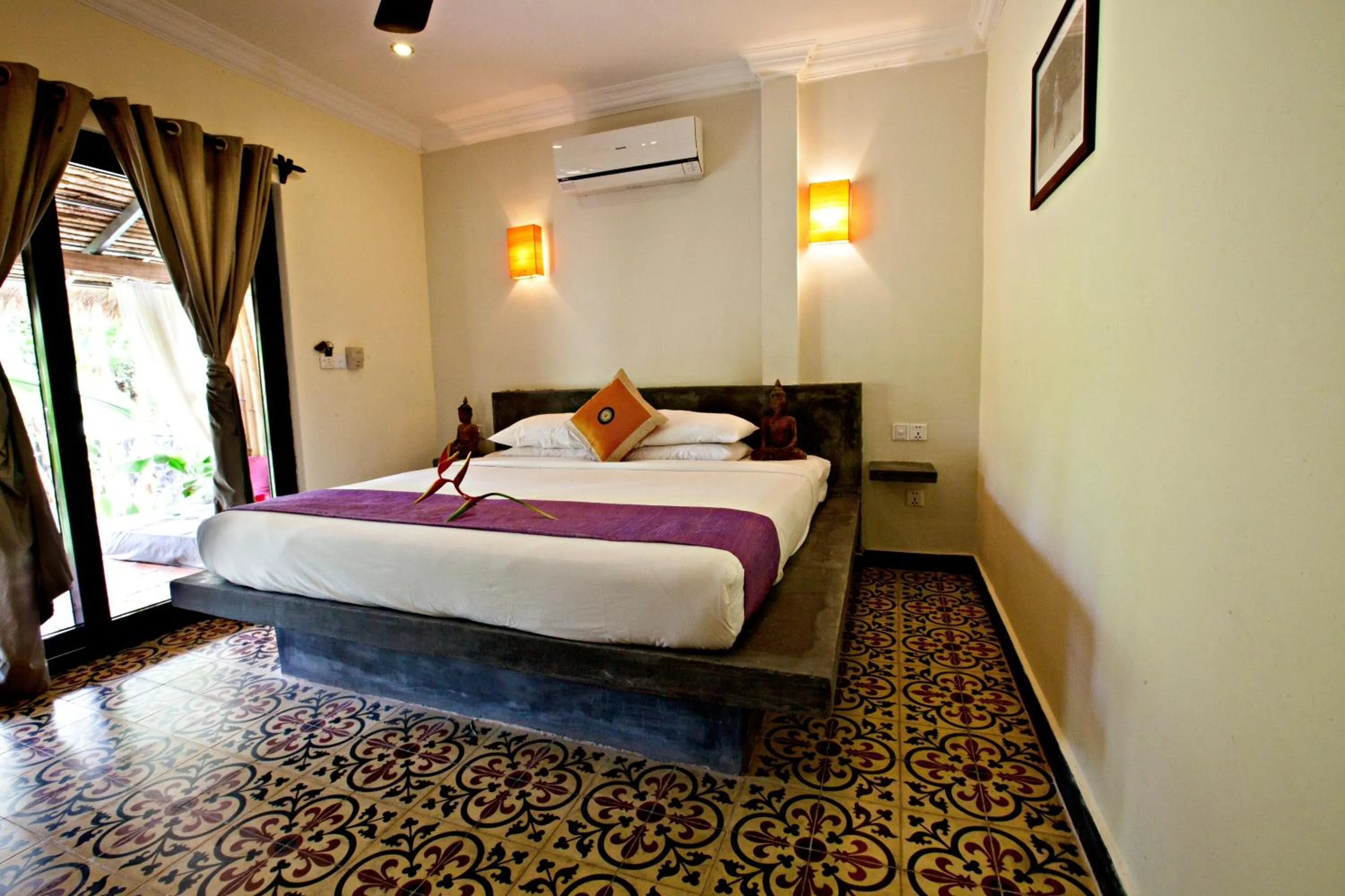 Bed in Raingsey Bungalow