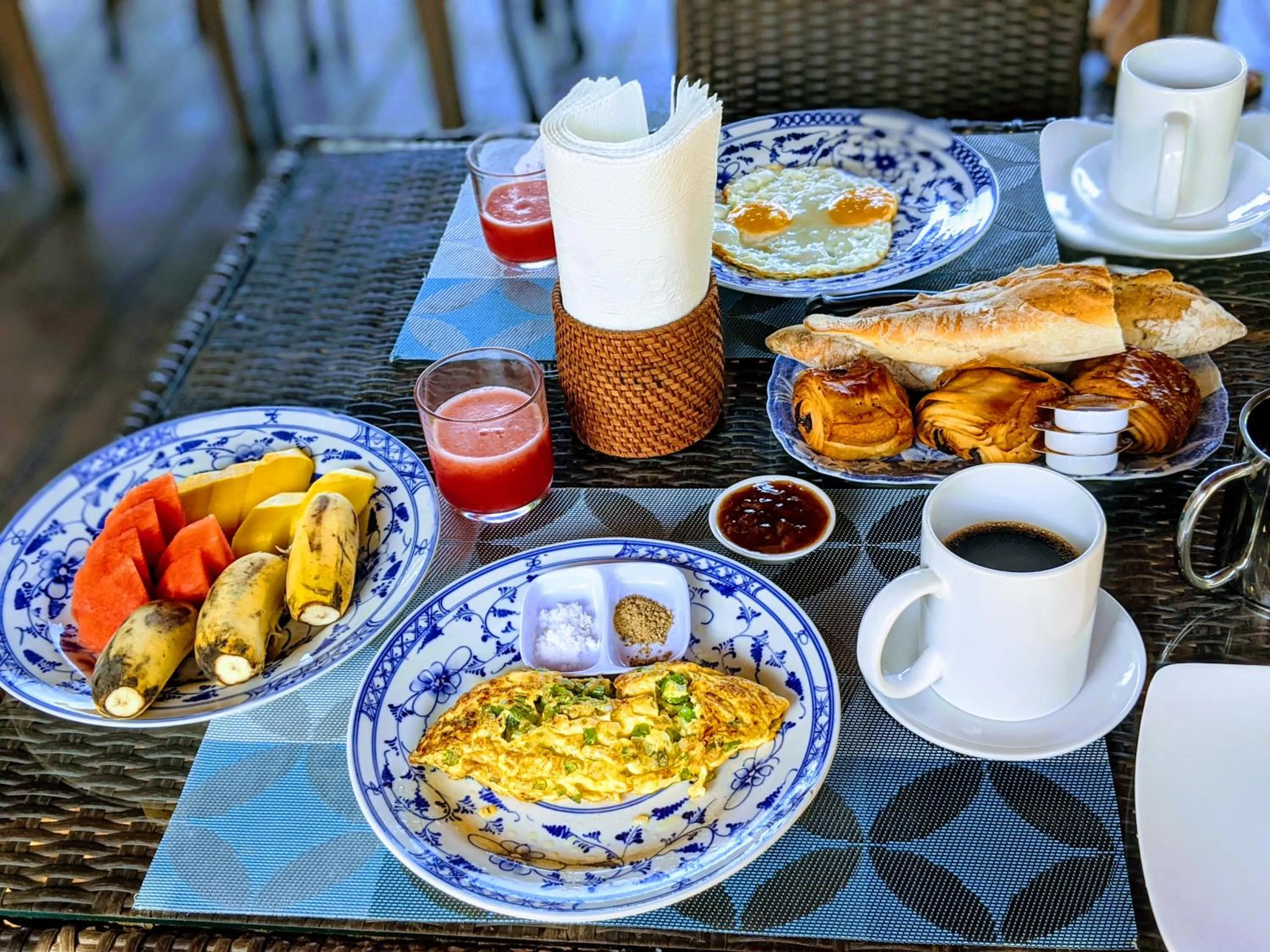 Breakfast in Raingsey Bungalow