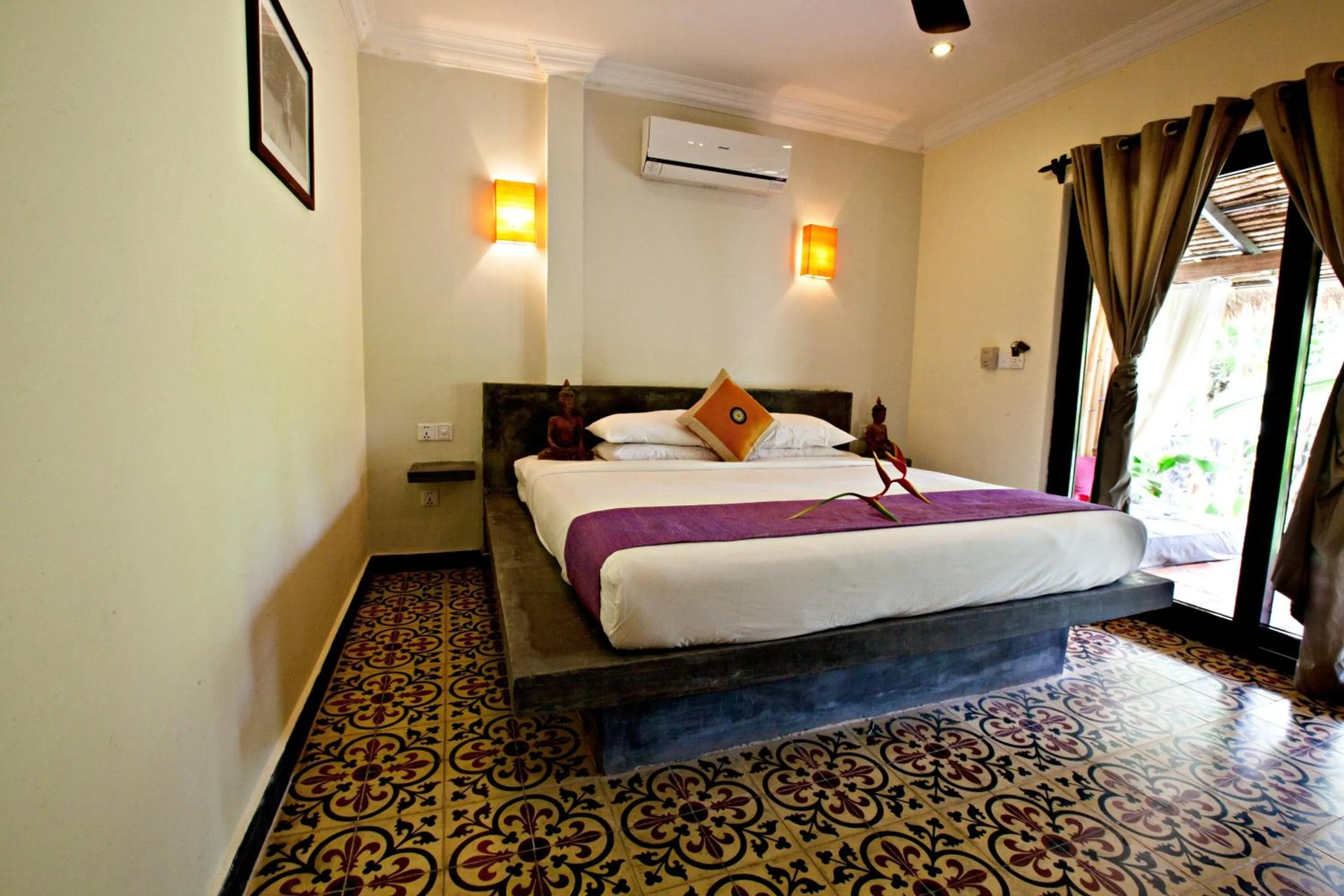 Bed in Raingsey Bungalow