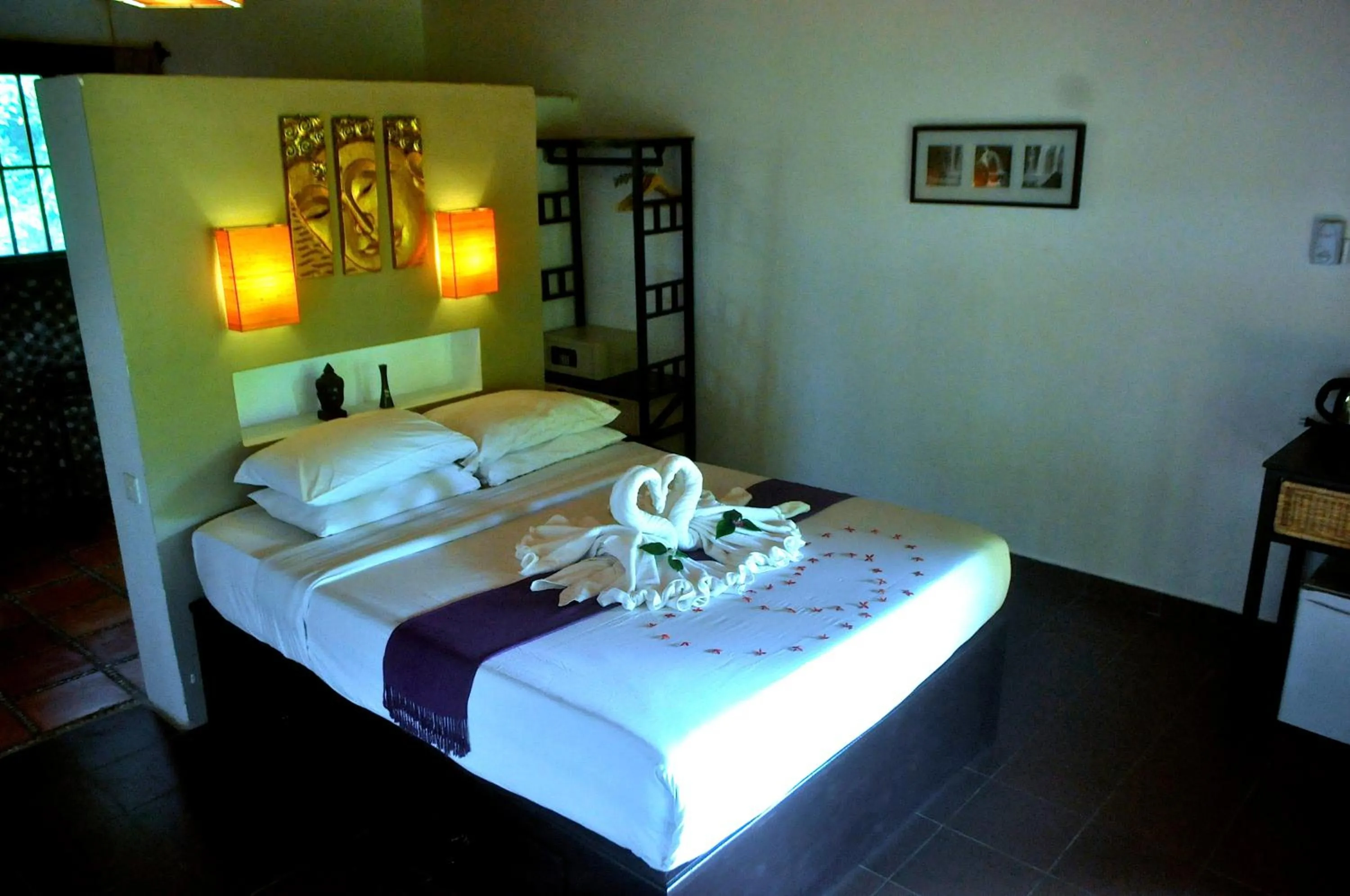 Bed in Raingsey Bungalow