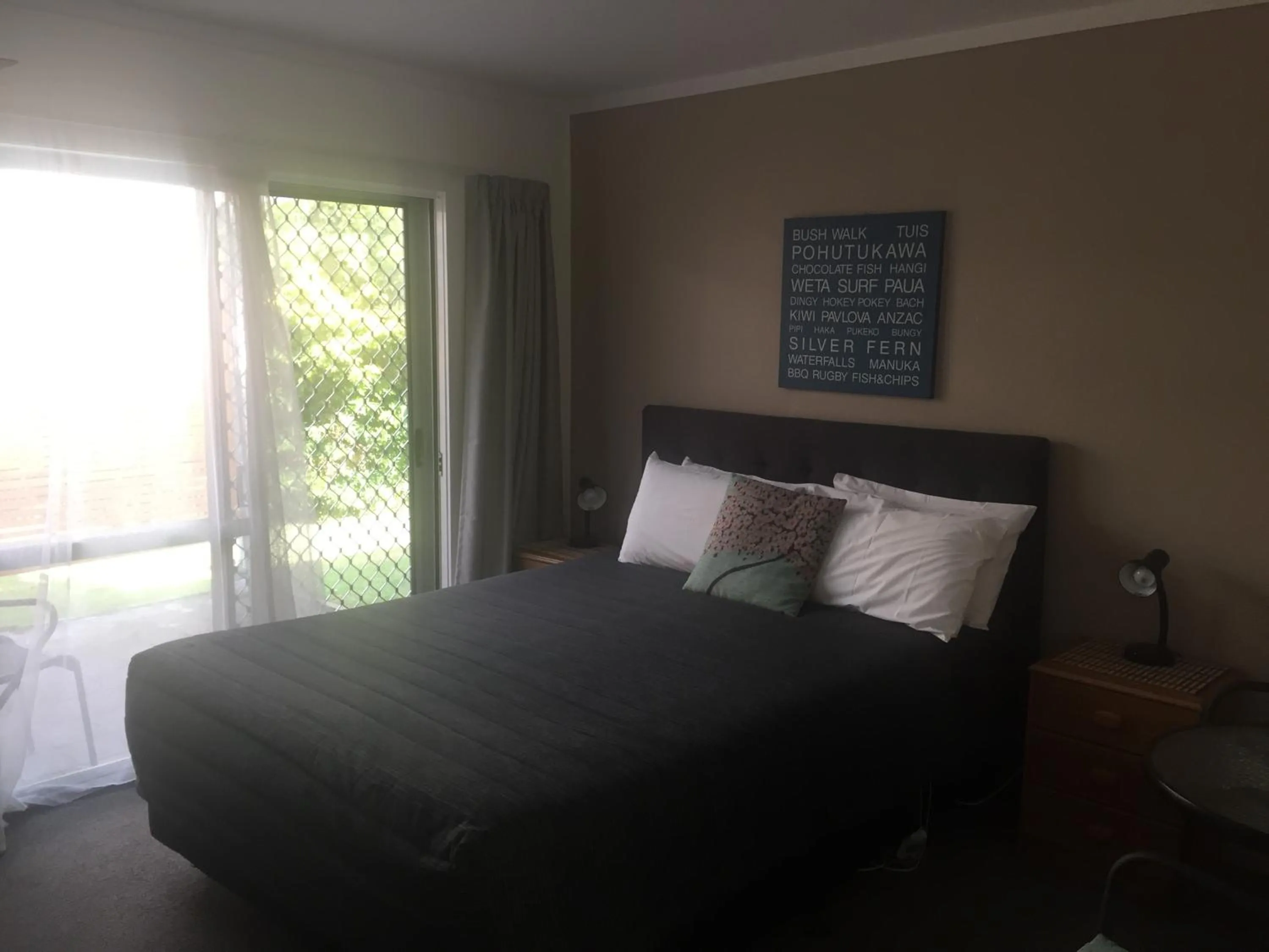 Bed in Harbour View Motel