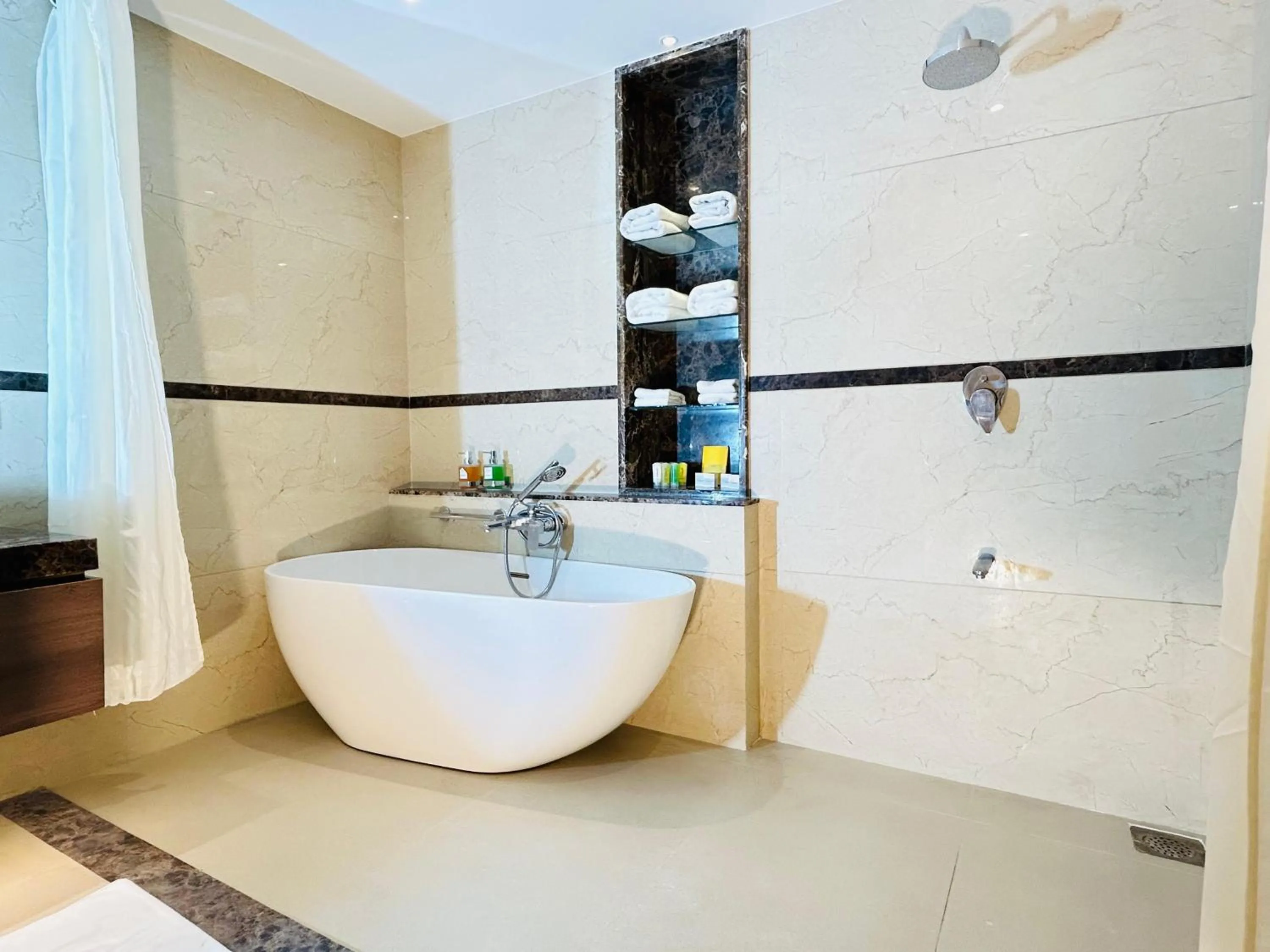 Bath in Boulevard 9 Luxury Resort & Spa