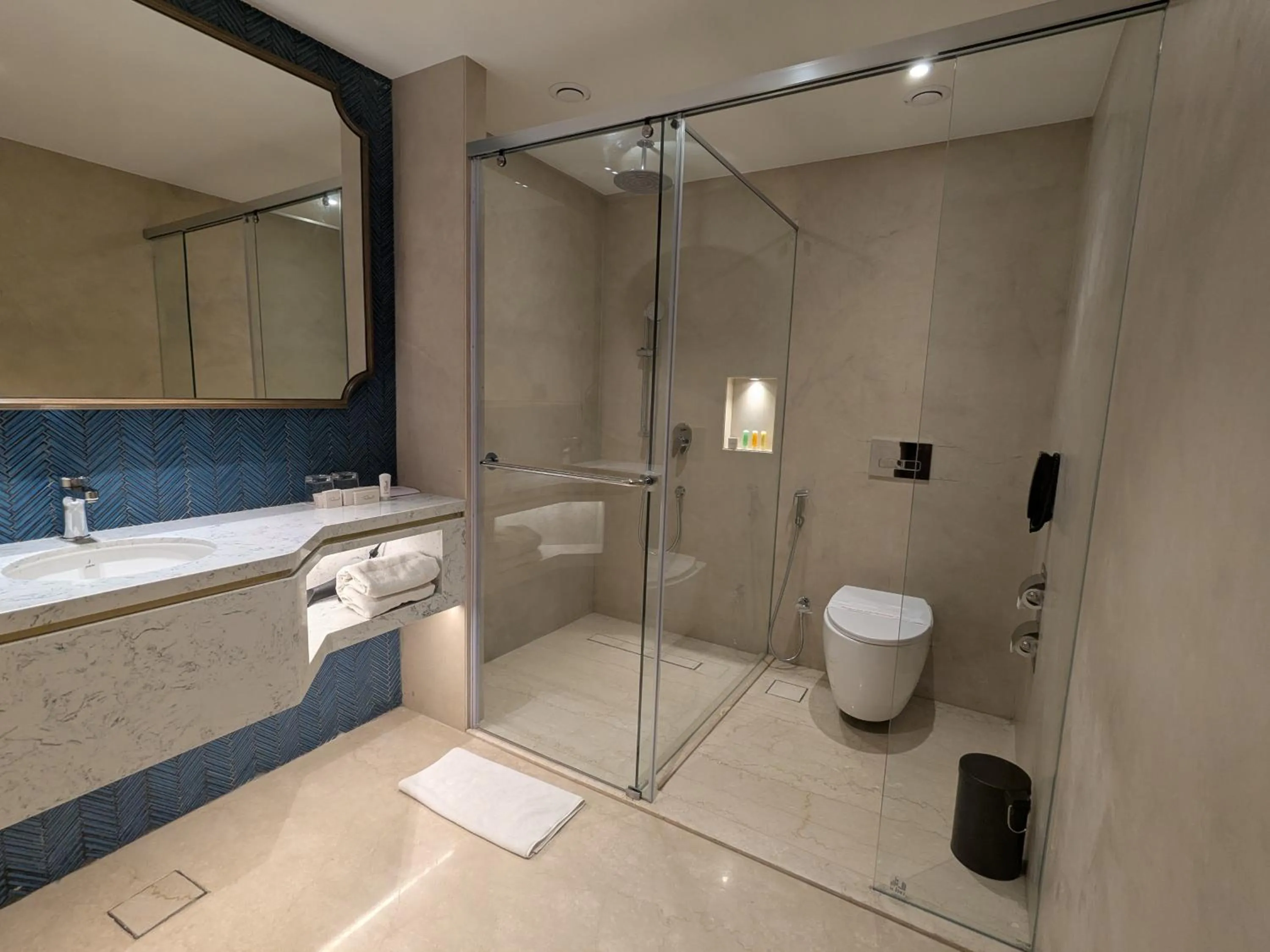 Bathroom in Boulevard 9 Luxury Resort & Spa