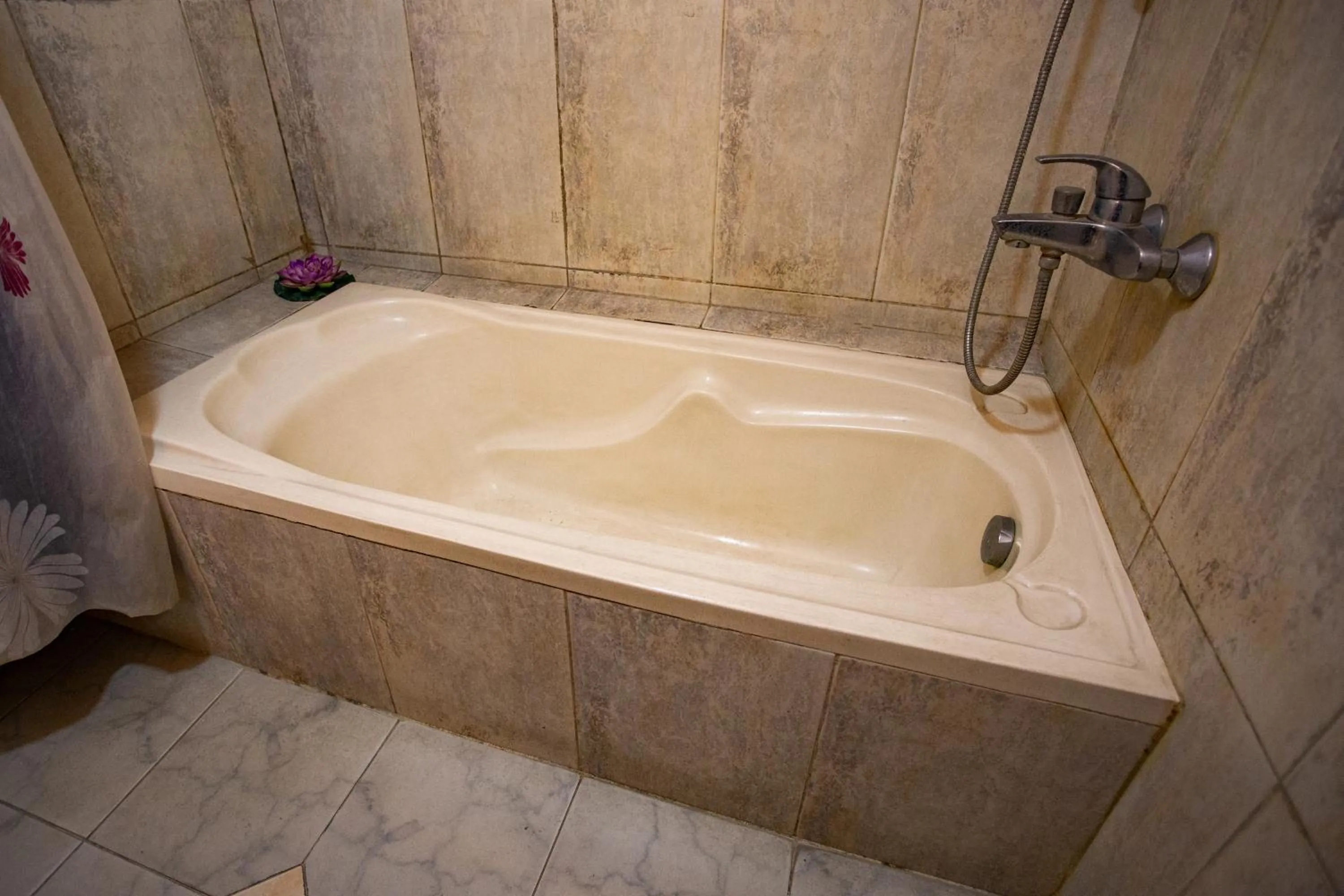 Bath in Babylon Hotel & Serviced Apartment