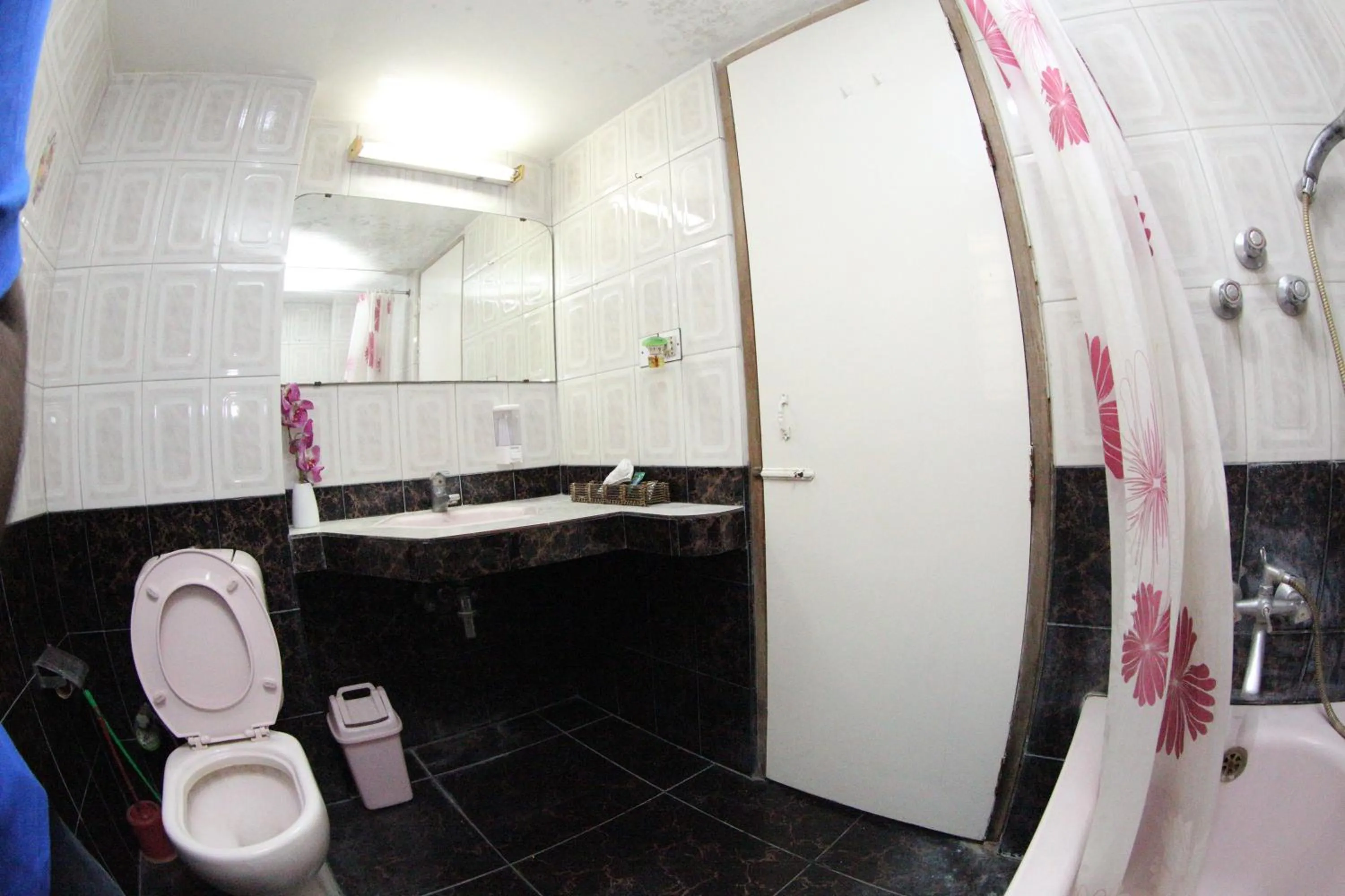 Toilet in Babylon Hotel & Serviced Apartment