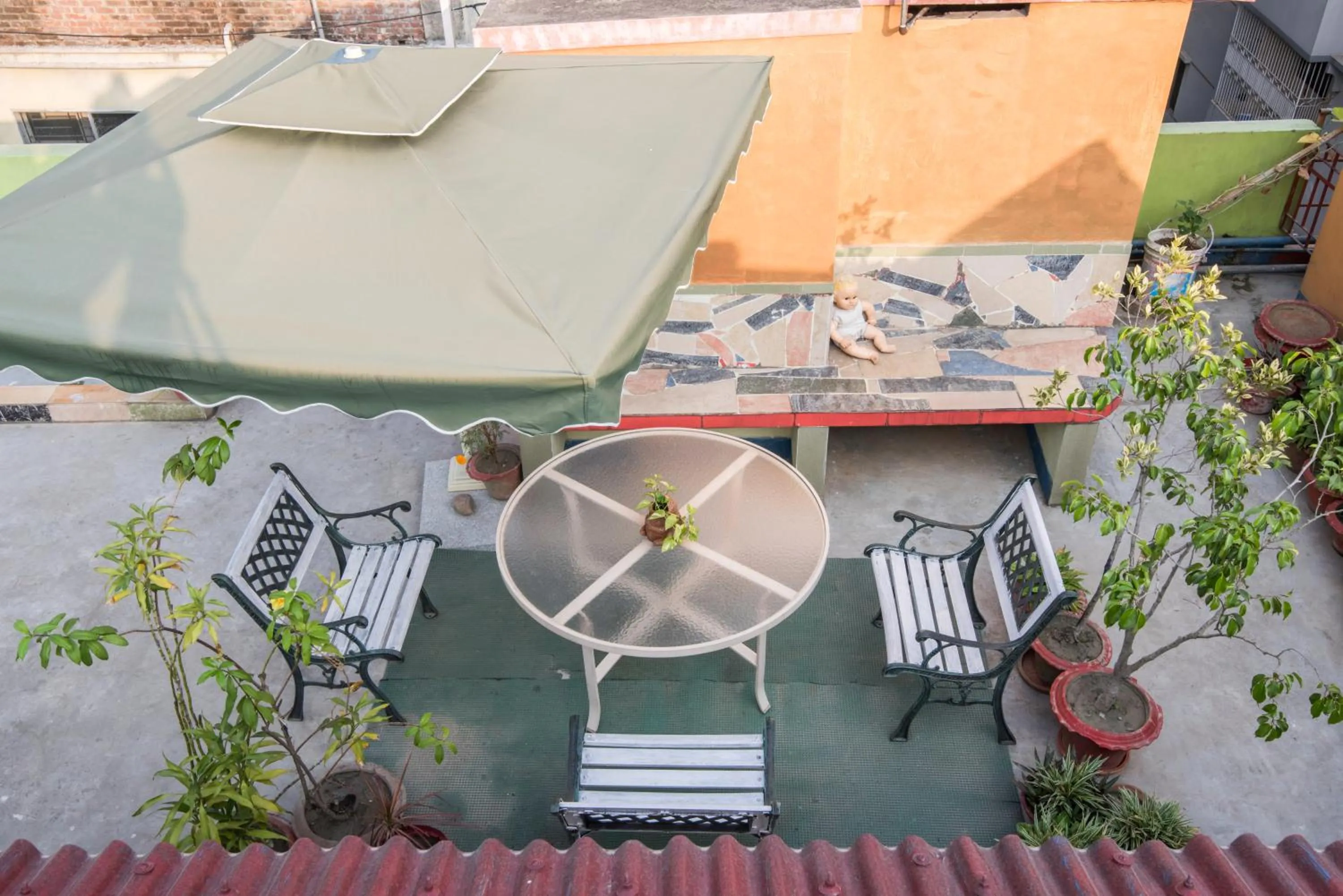 Restaurant/places to eat in Babylon Hotel & Serviced Apartment