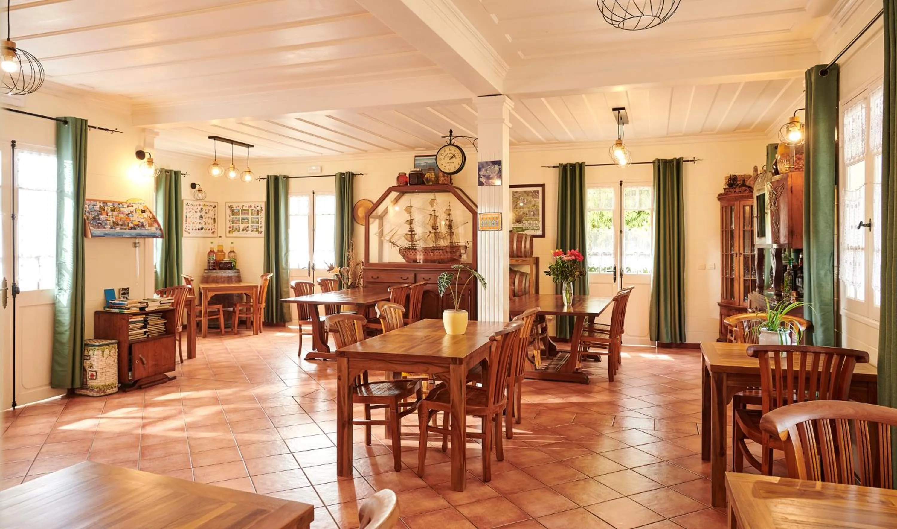 Restaurant/places to eat in Relais Des Gouverneurs
