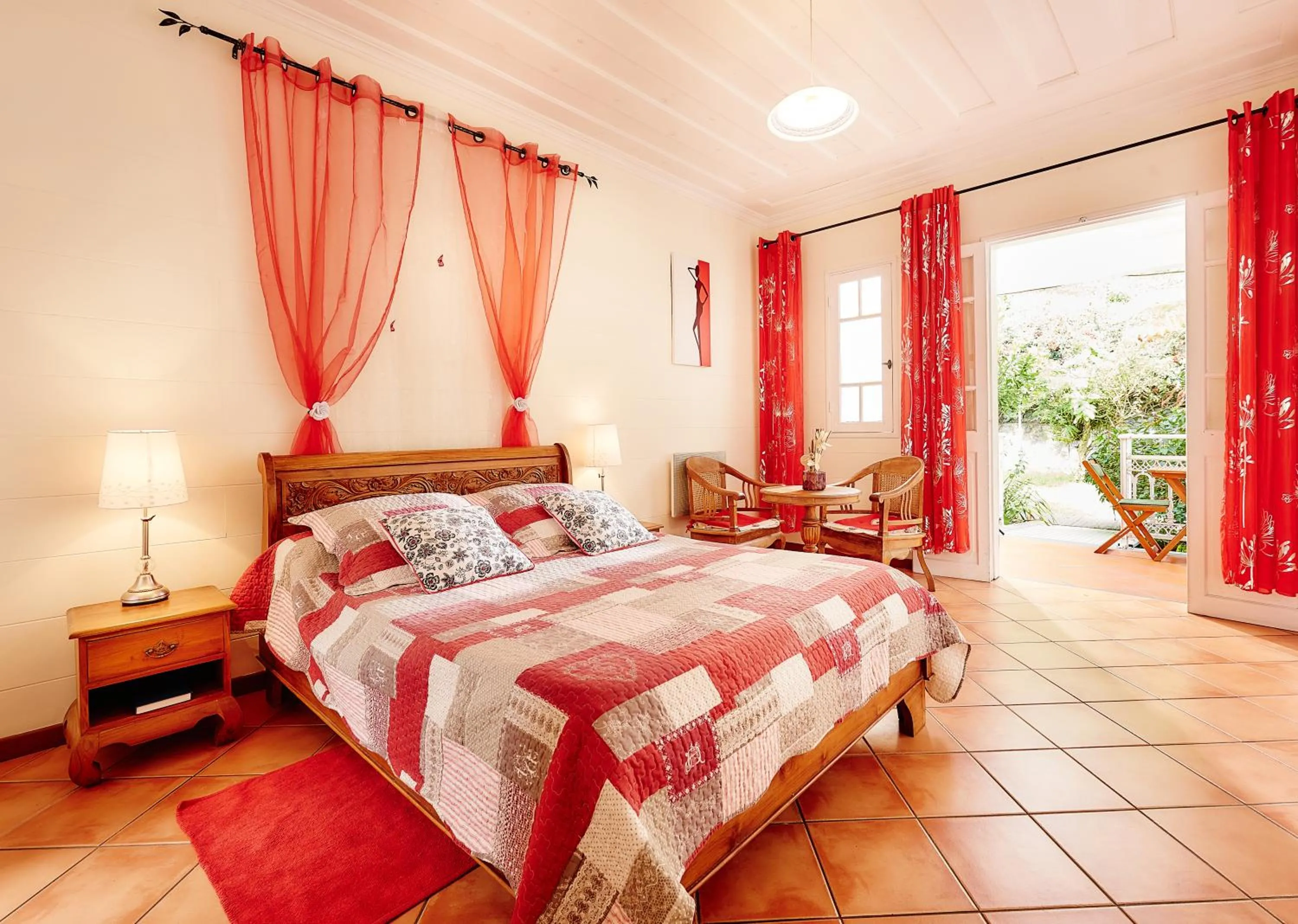 Garden view, Bed in Relais Des Gouverneurs