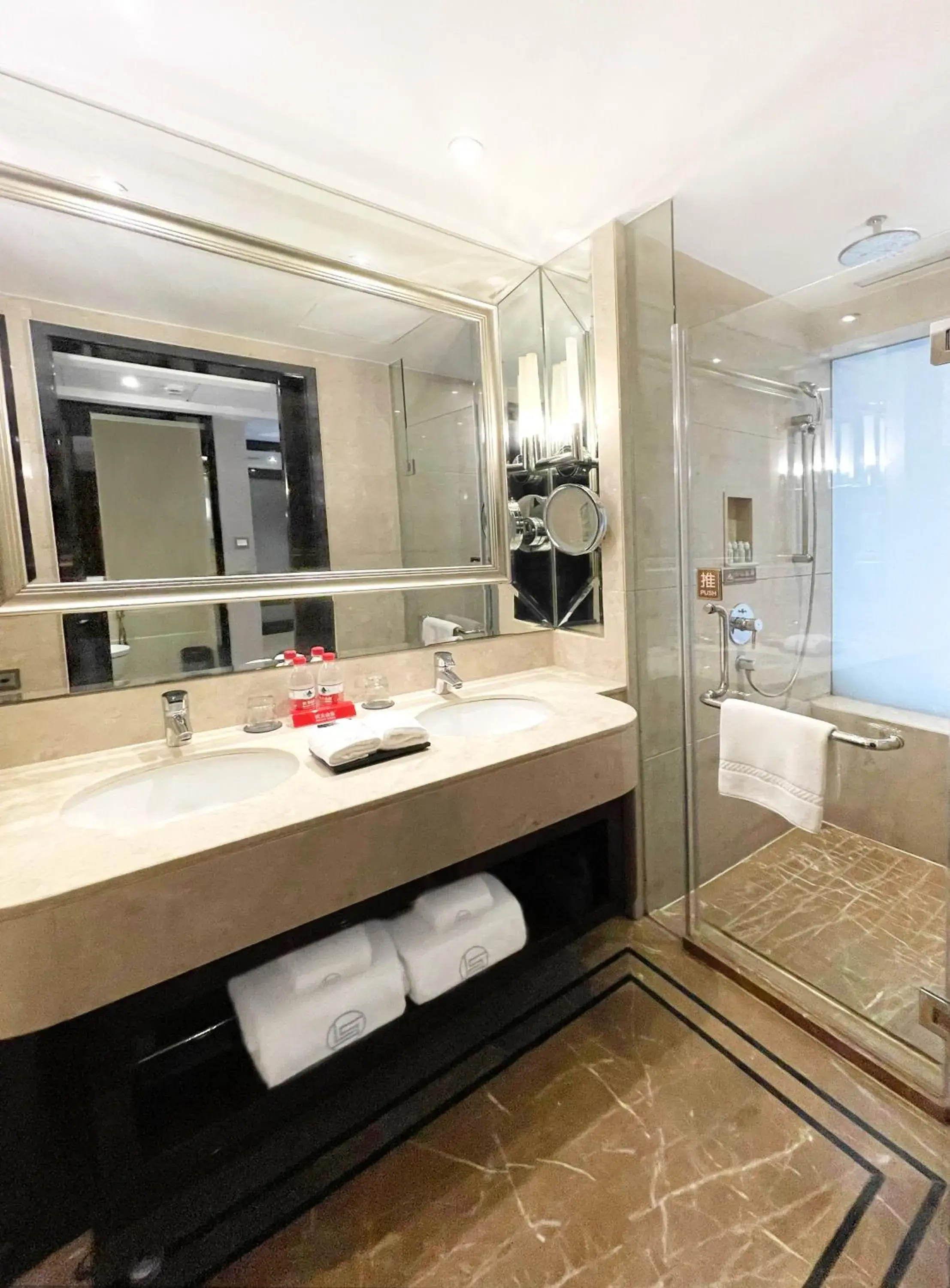 Business Double Room in Lv Shou Hotel Business Double Room in Lv Shou Hotel