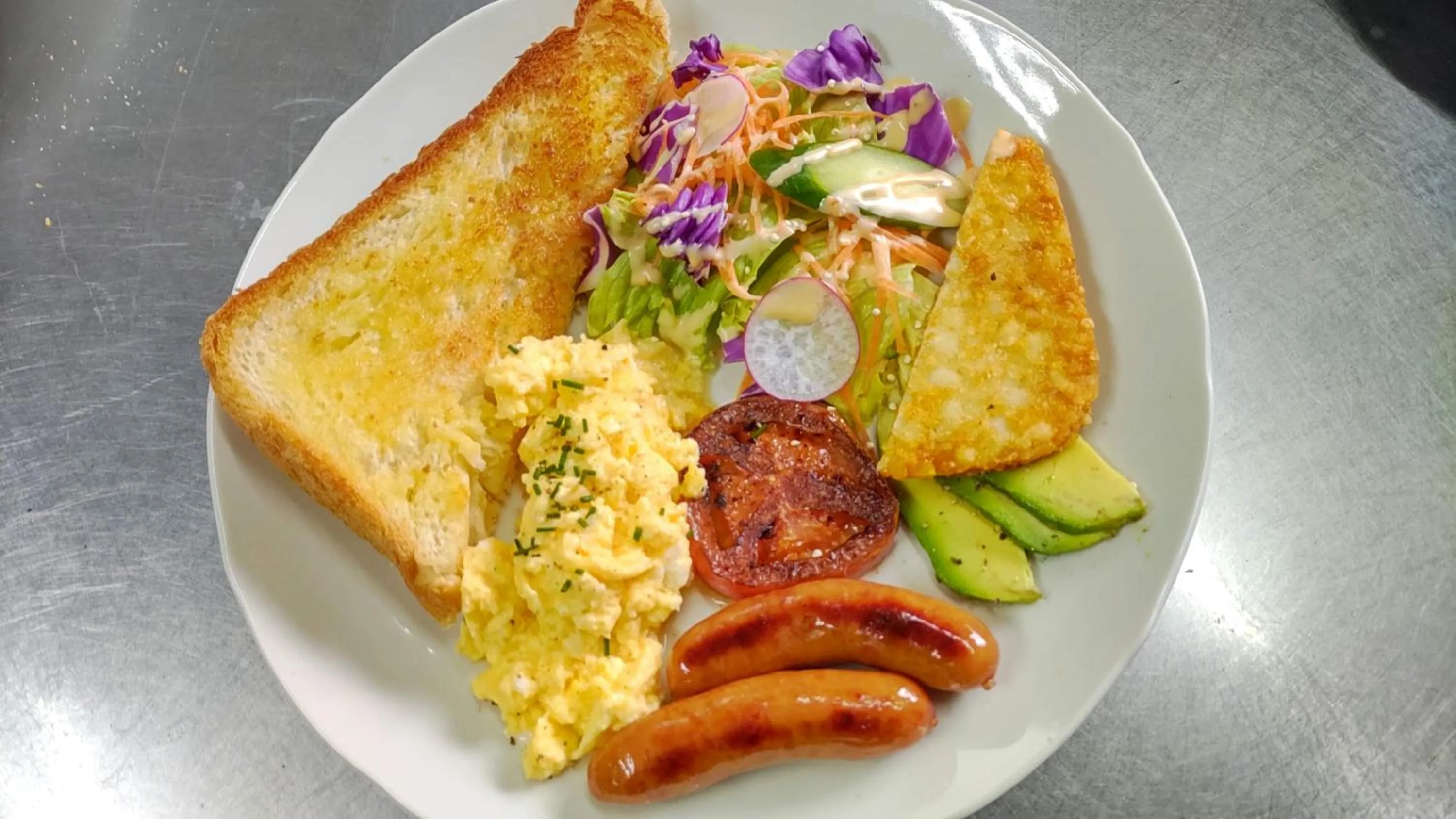 Breakfast in White Tree Log House Madarao Tangram