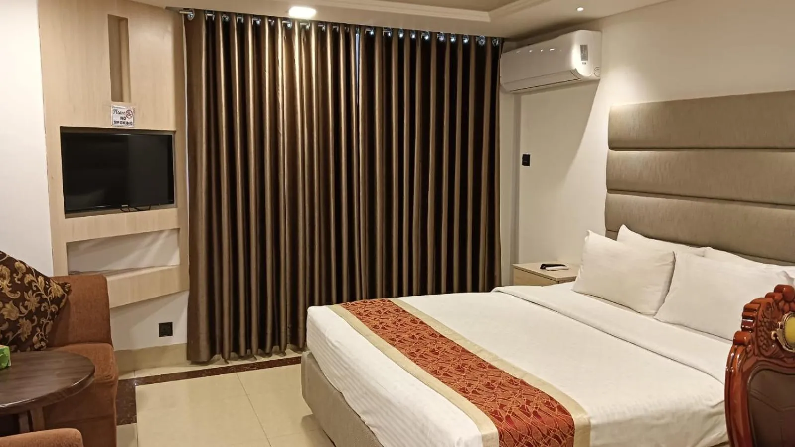 Bed in Marino Hotel - Best near Airport