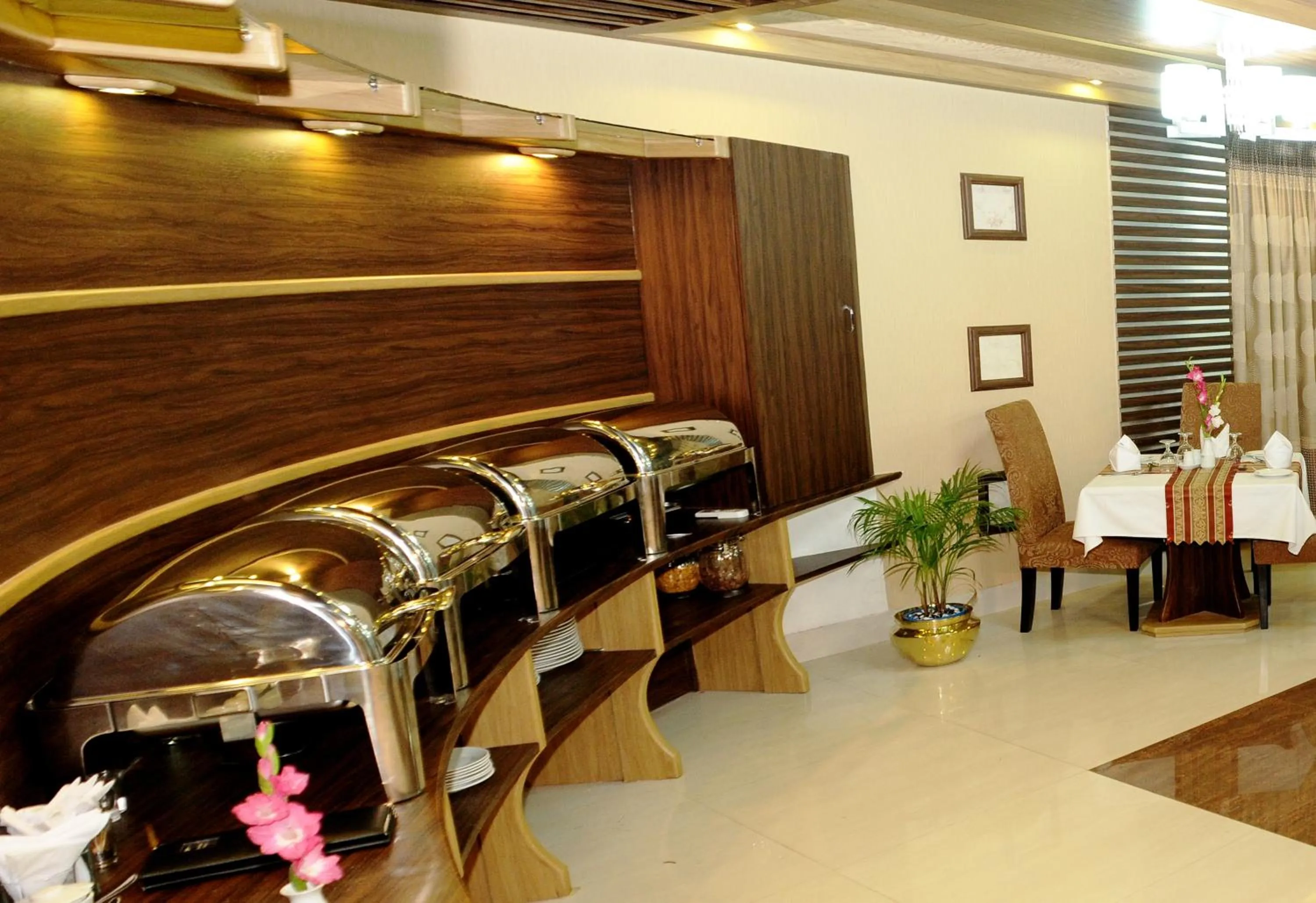 Restaurant/places to eat in Marino Hotel - Best near Airport