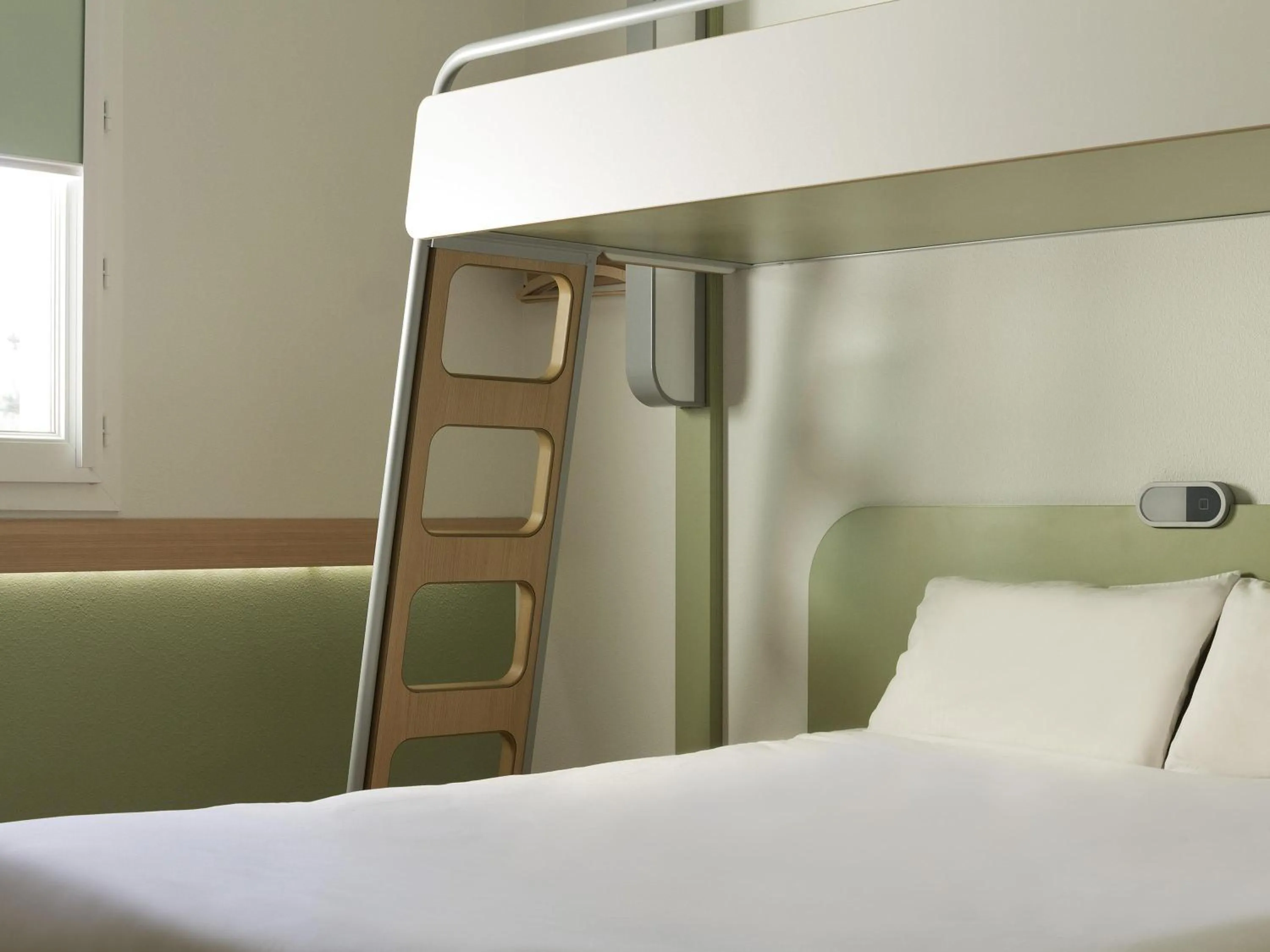 Bedroom, Bed in ibis budget Romorantin