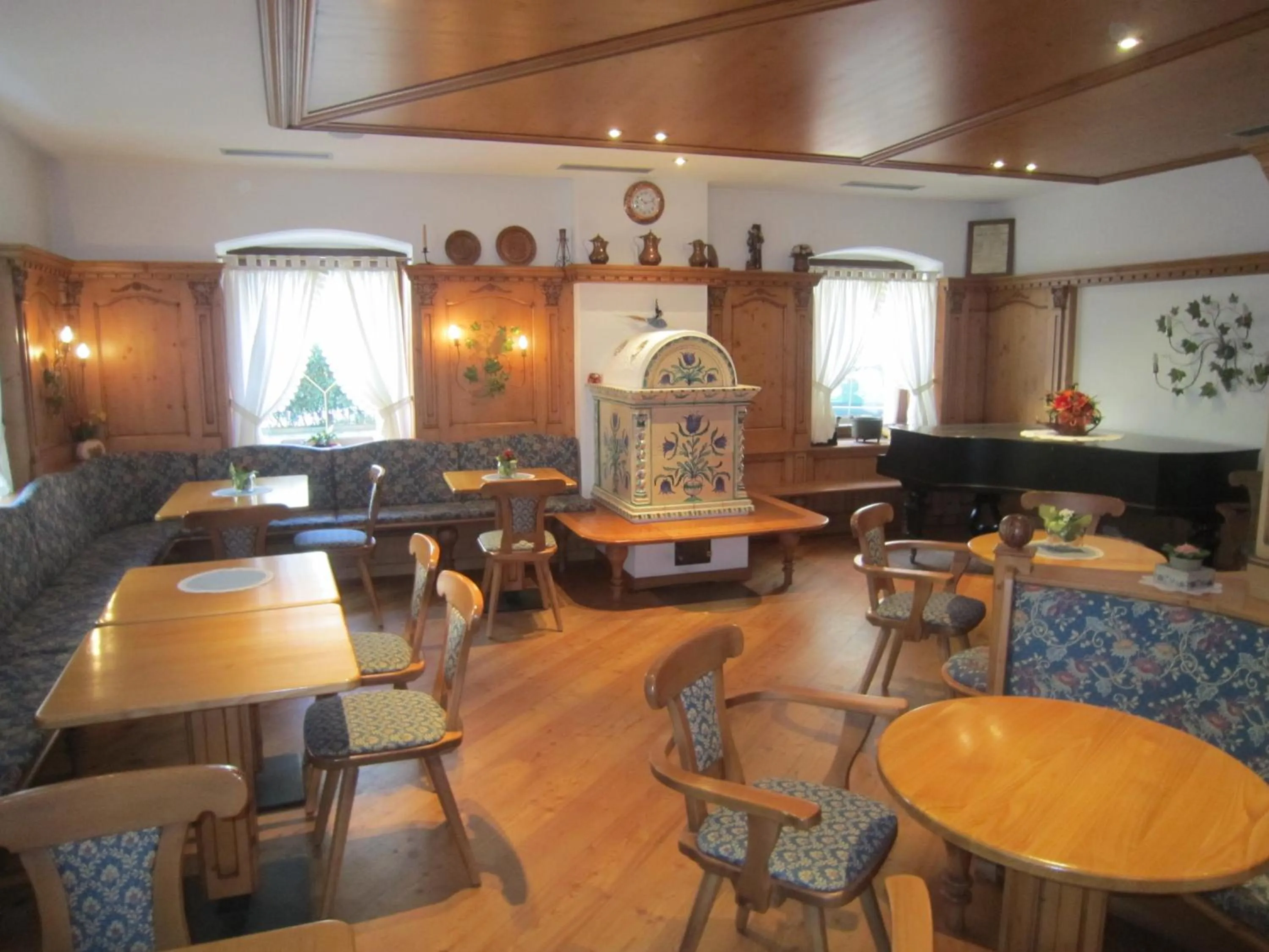 Lounge or bar in Hotel Alpina