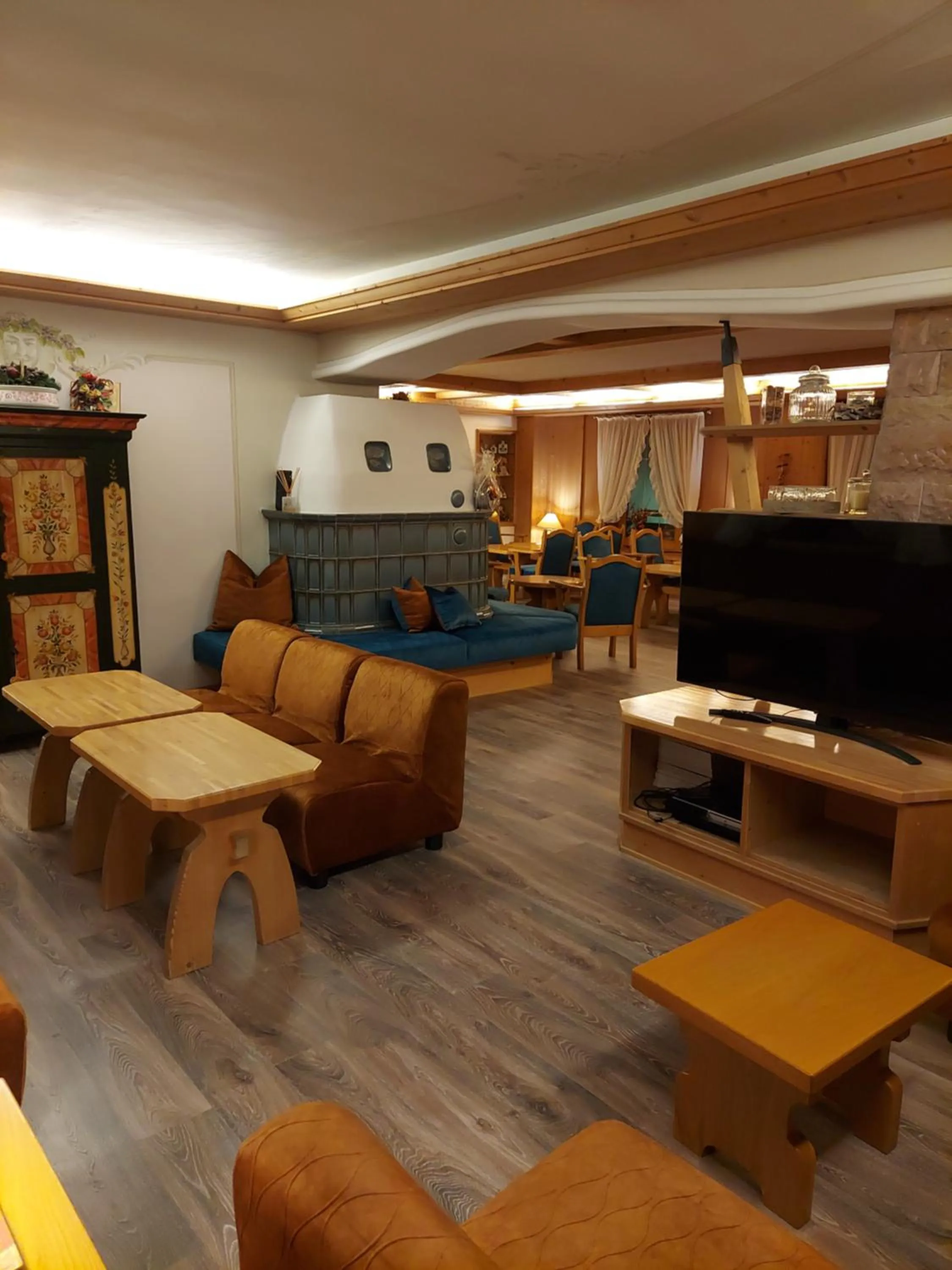 Communal lounge/ TV room in Hotel Alpina