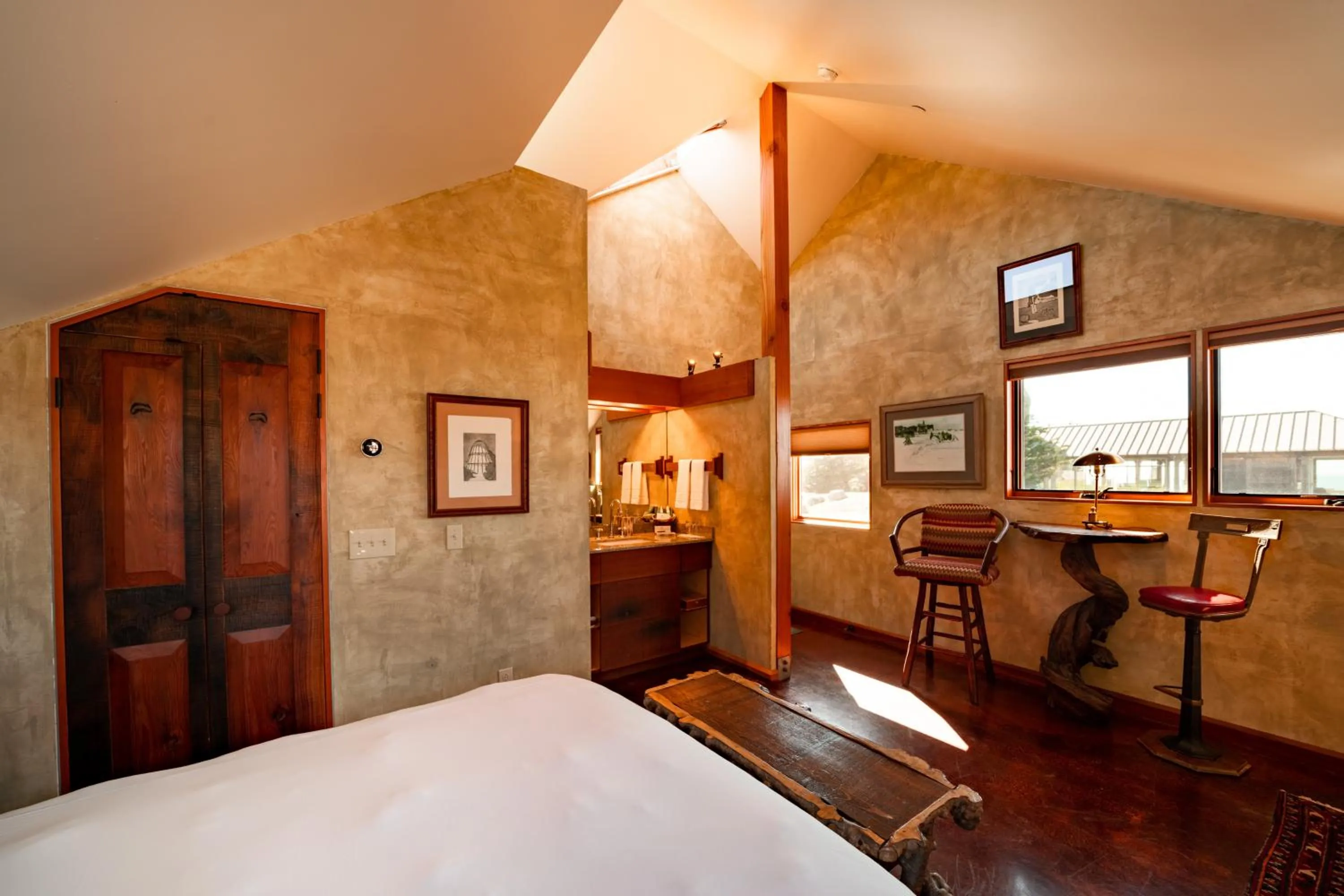 Bedroom, Bed in The Inn at Newport Ranch