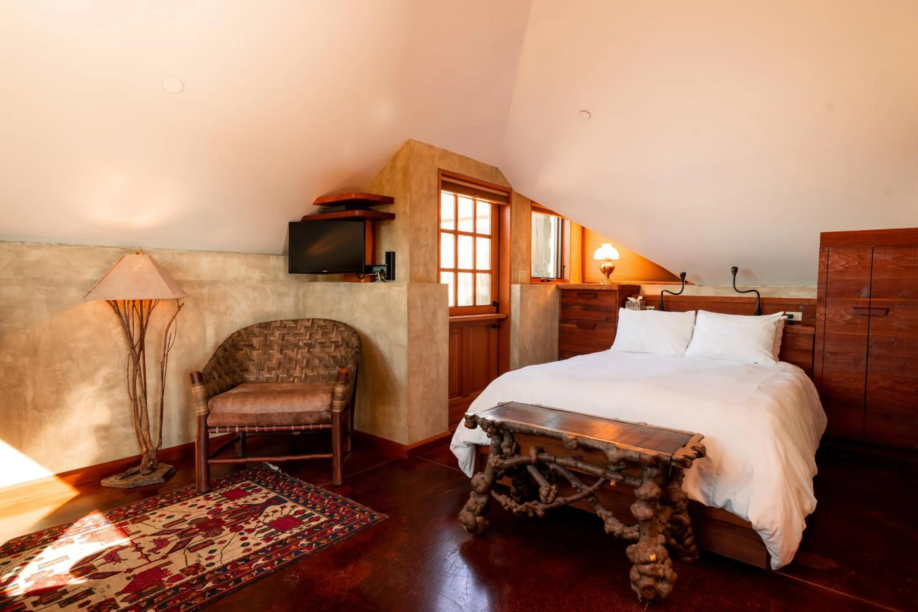 Photo of the whole room, Bed in The Inn at Newport Ranch