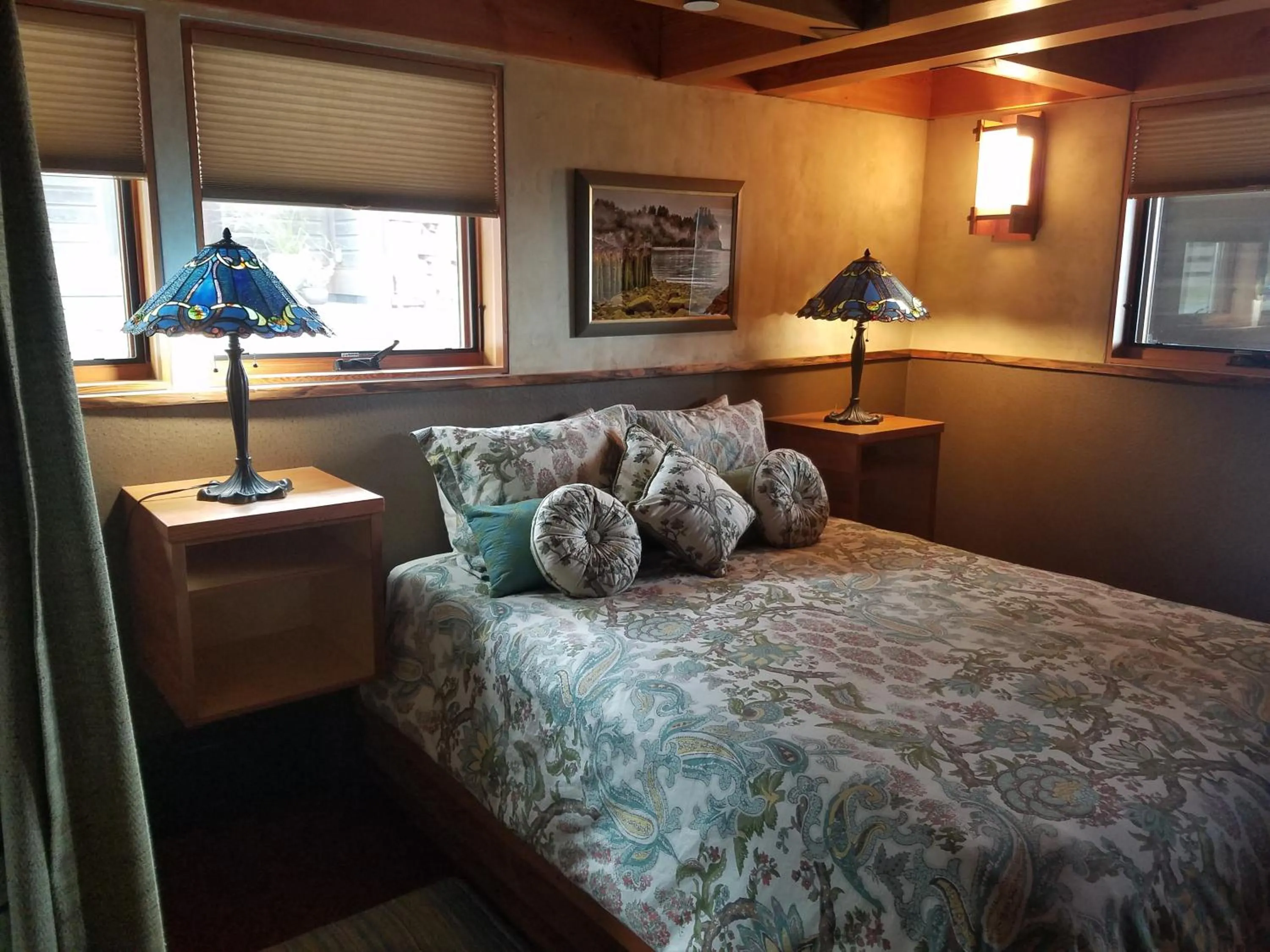 Bed in The Inn at Newport Ranch