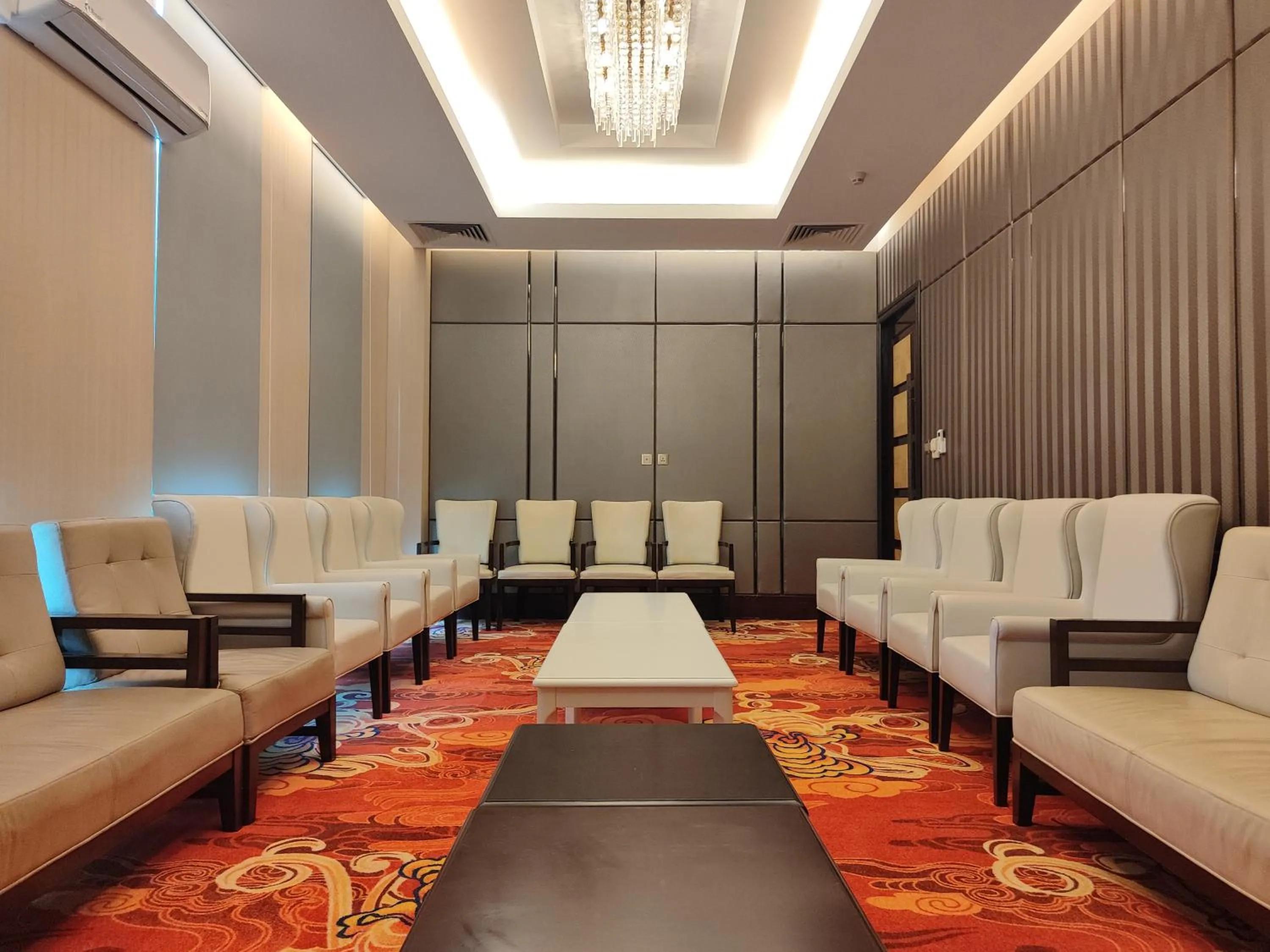 Seating area in Dara Airport Hotel