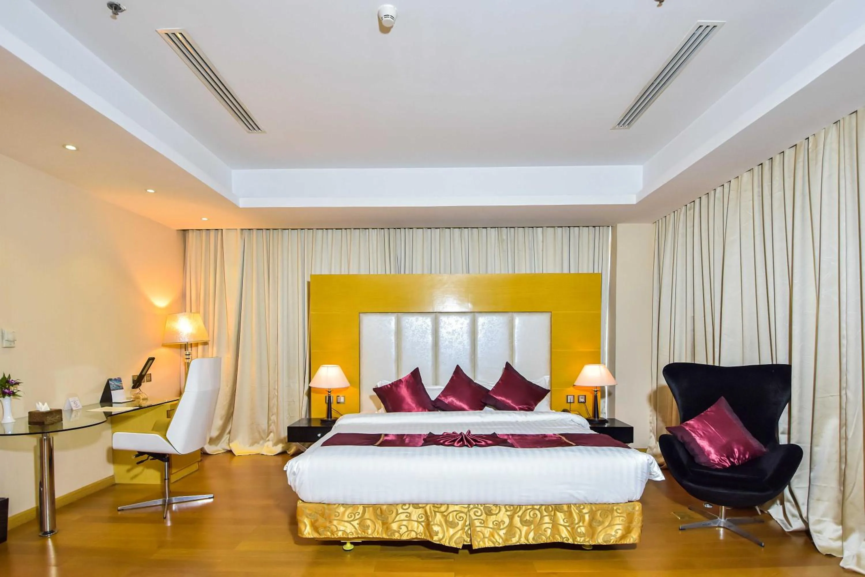 Bed in Dara Airport Hotel