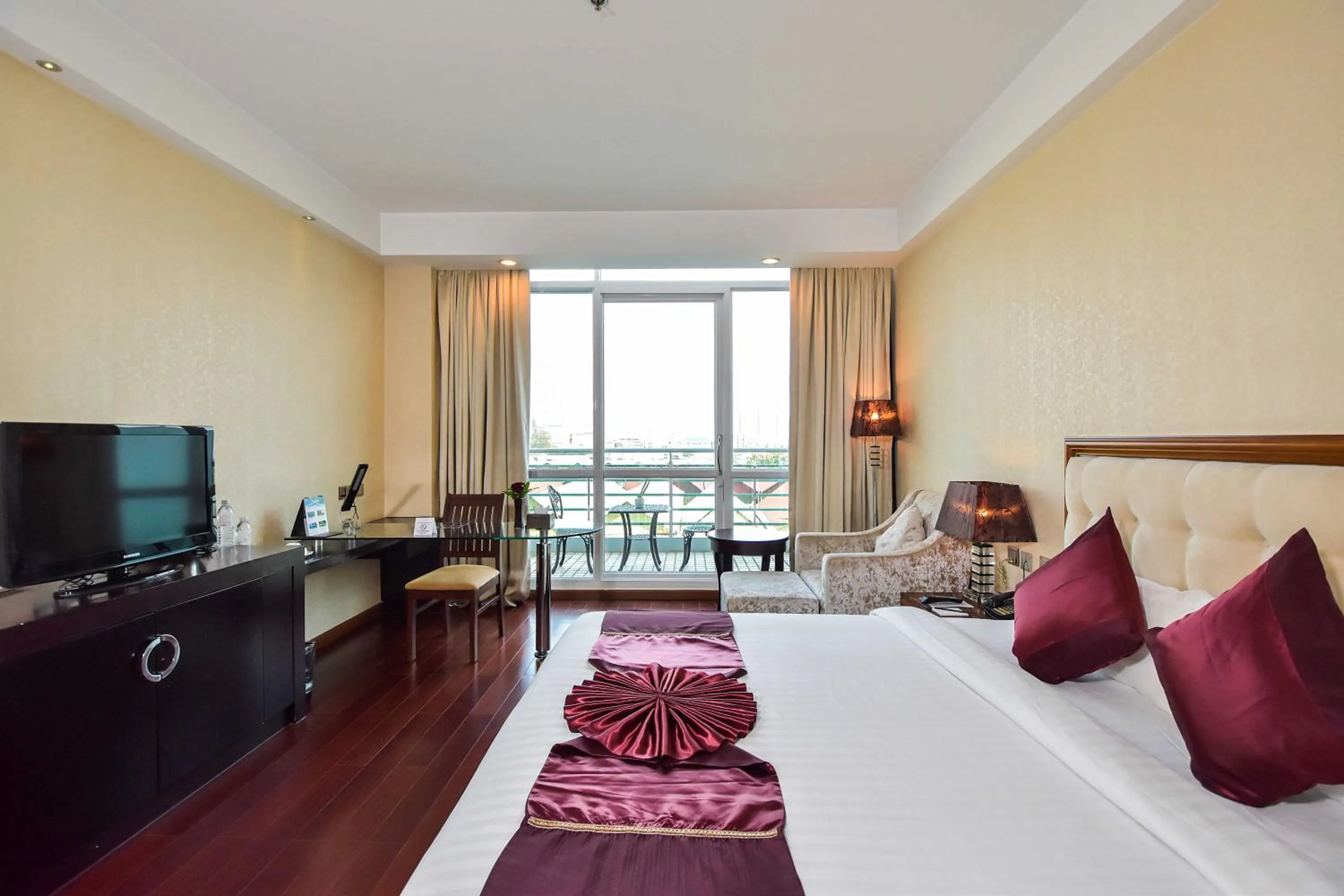 Bed in Dara Airport Hotel