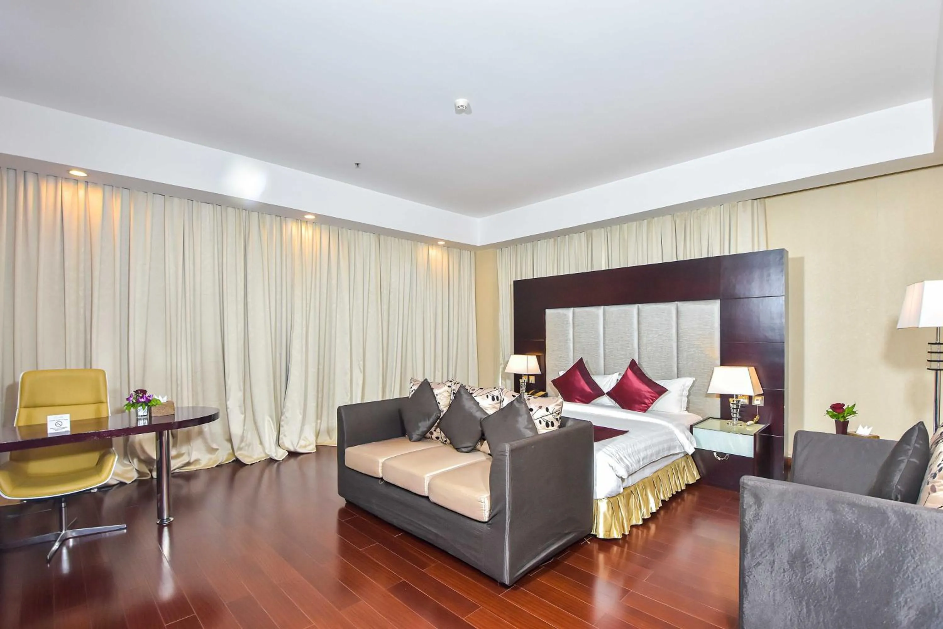 Seating area, Bed in Dara Airport Hotel