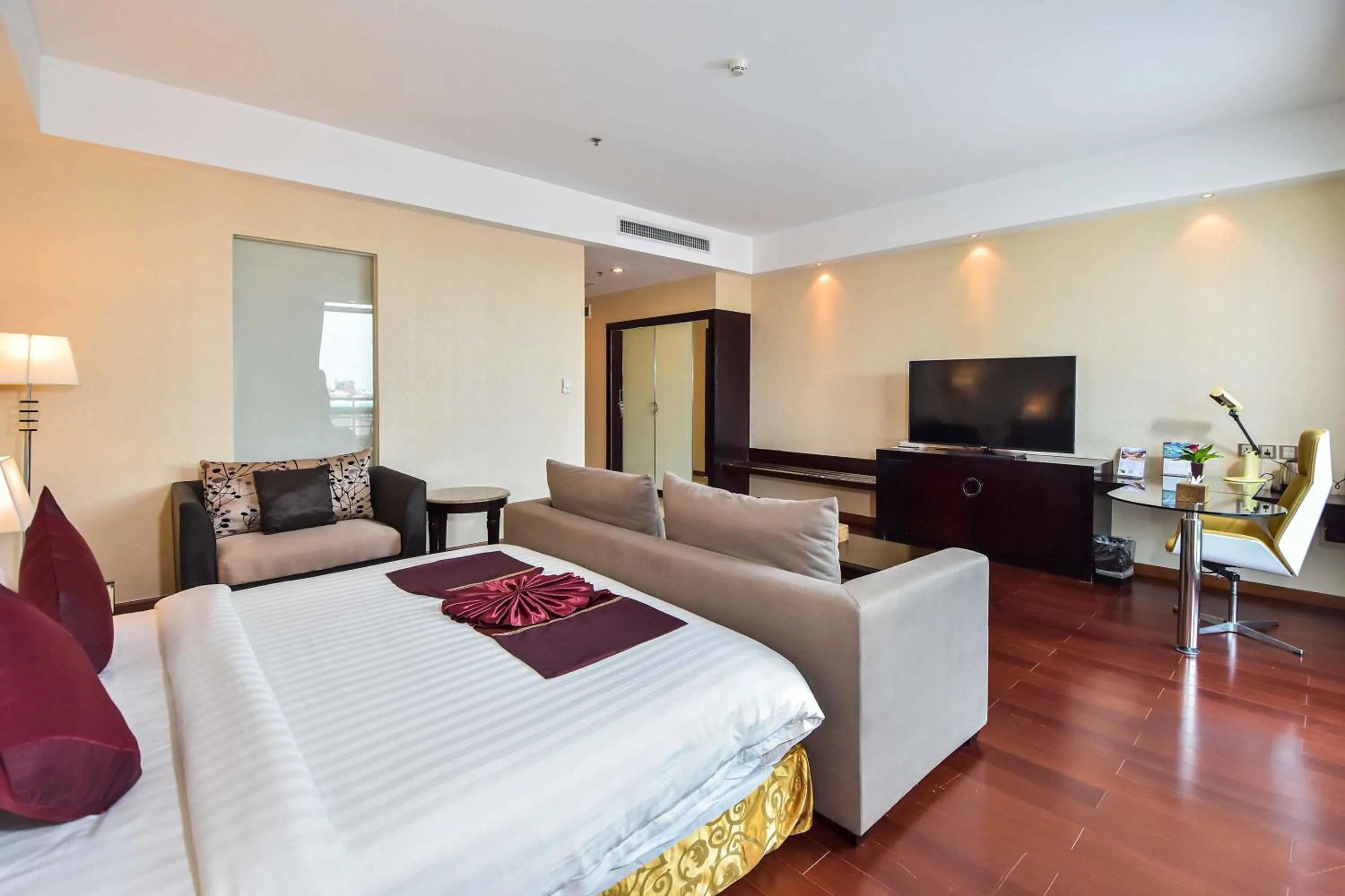 Bed in Dara Airport Hotel