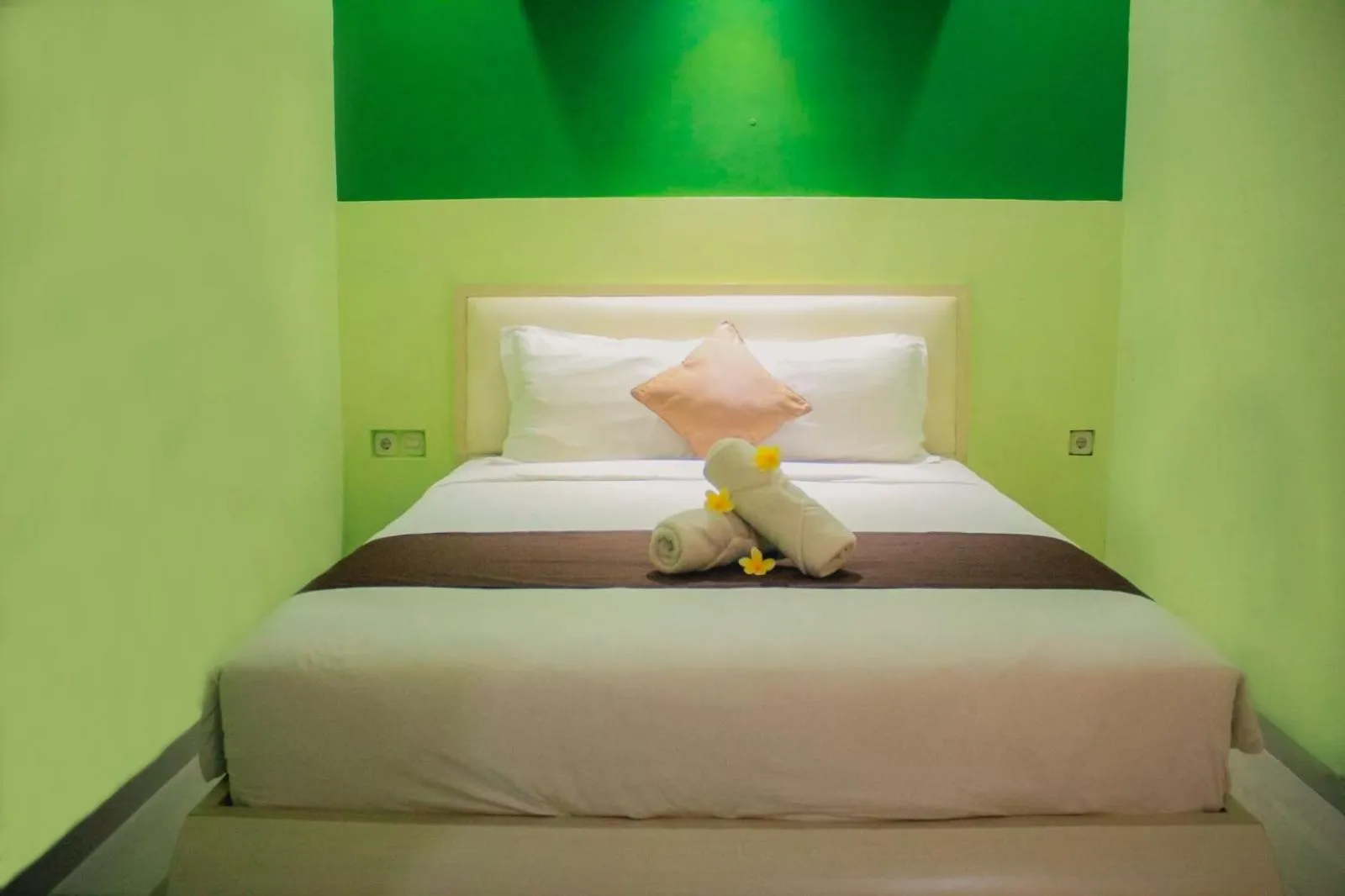 Bedroom, Bed in Dedy Beach Inn