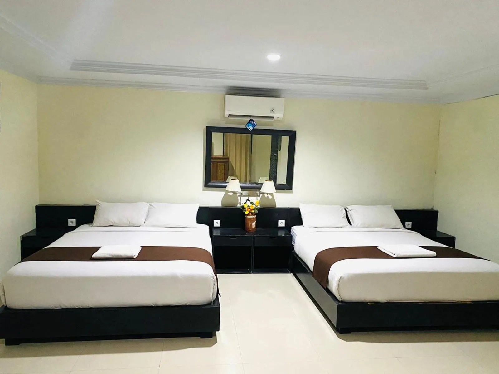 Bedroom, Bed in Dedy Beach Inn