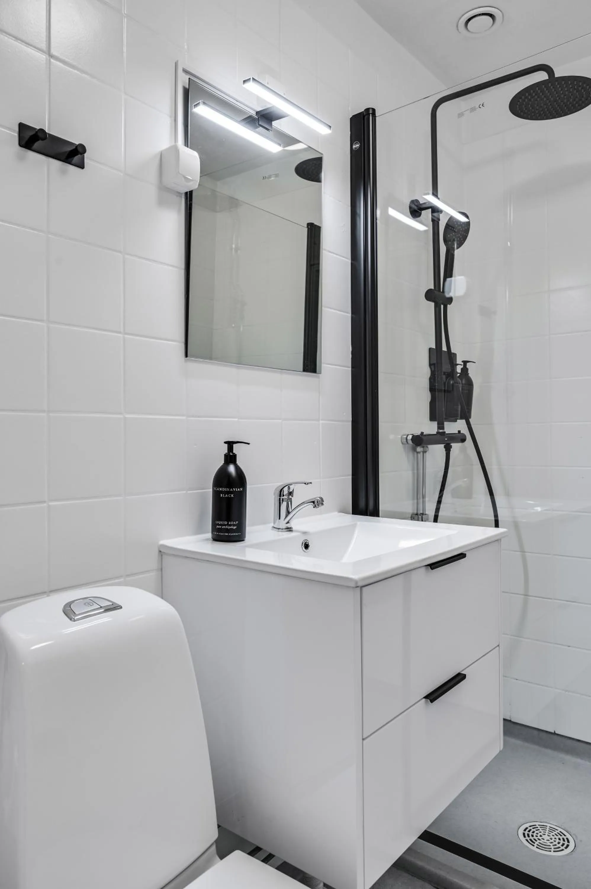 Shower in Hotel Bema