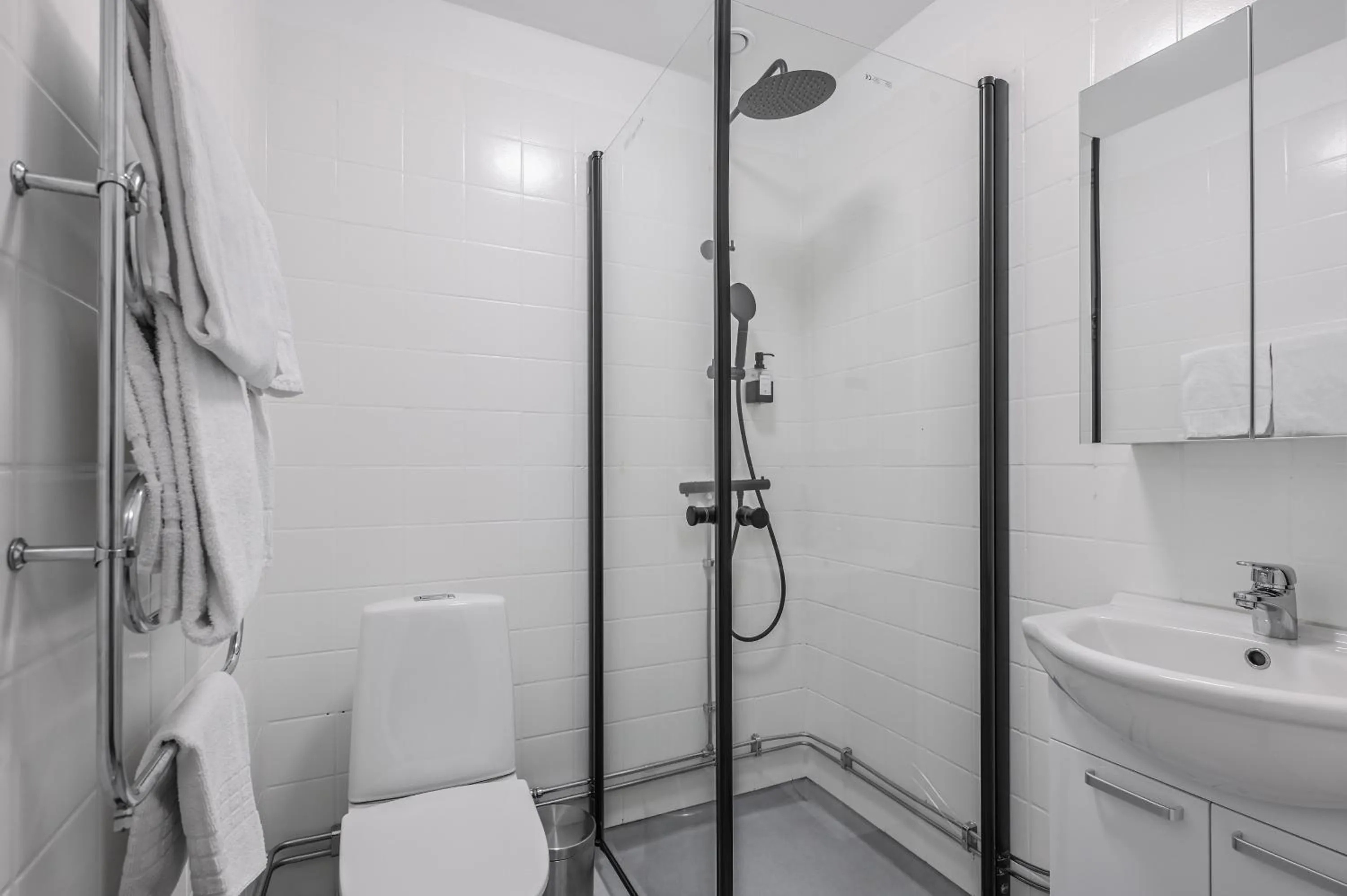 Shower in Hotel Bema