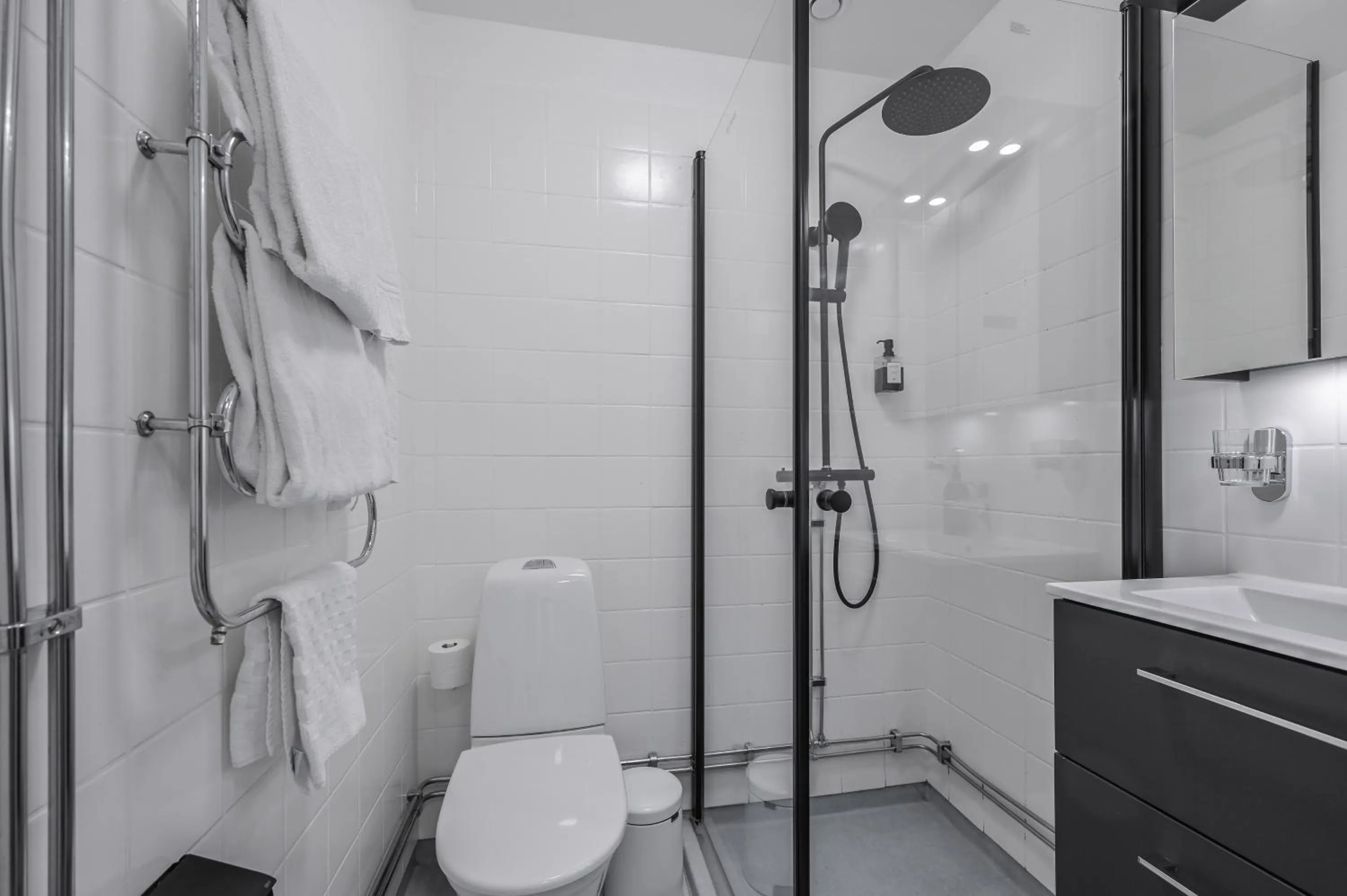 Shower in Hotel Bema