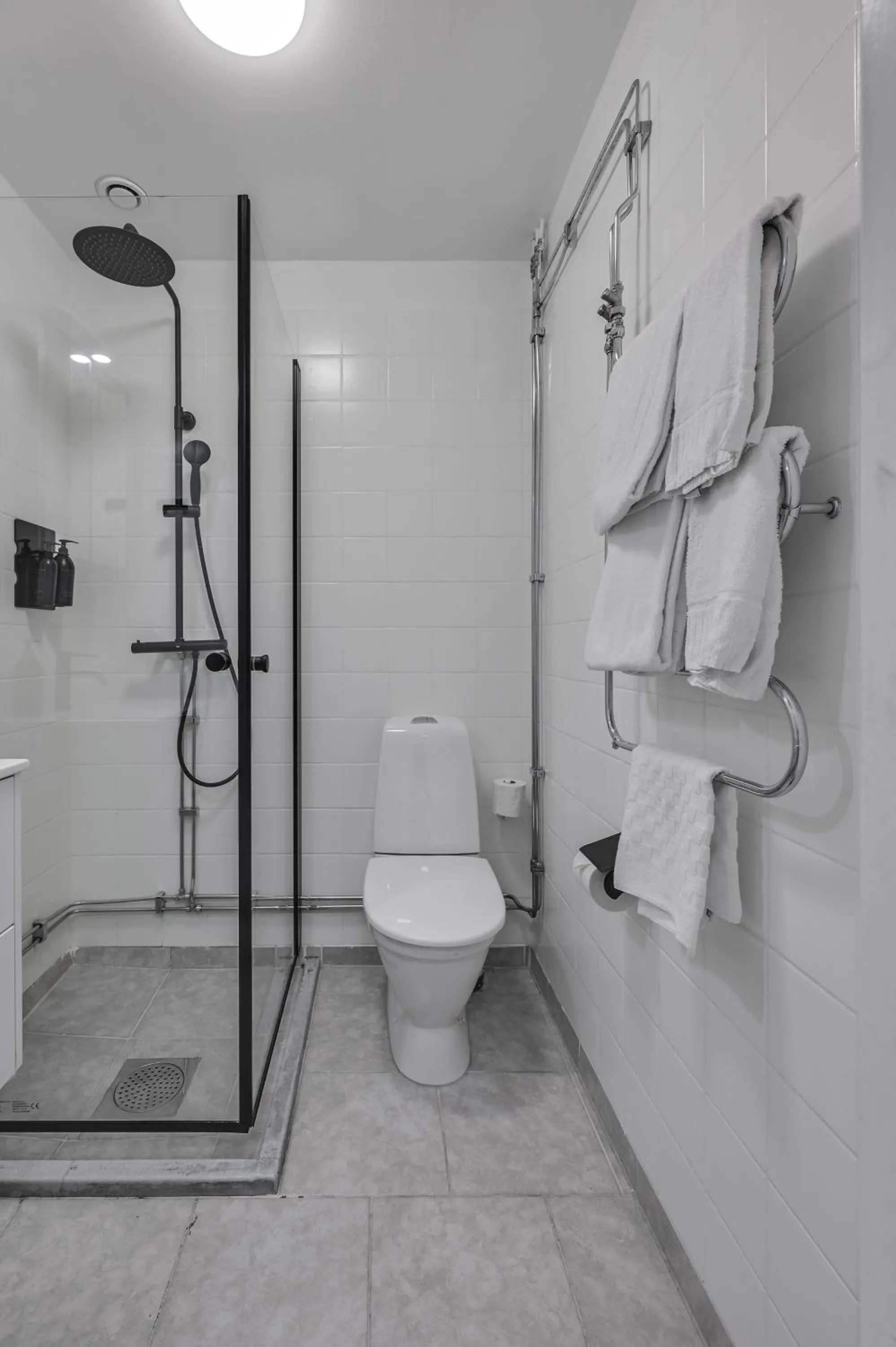 Shower in Hotel Bema