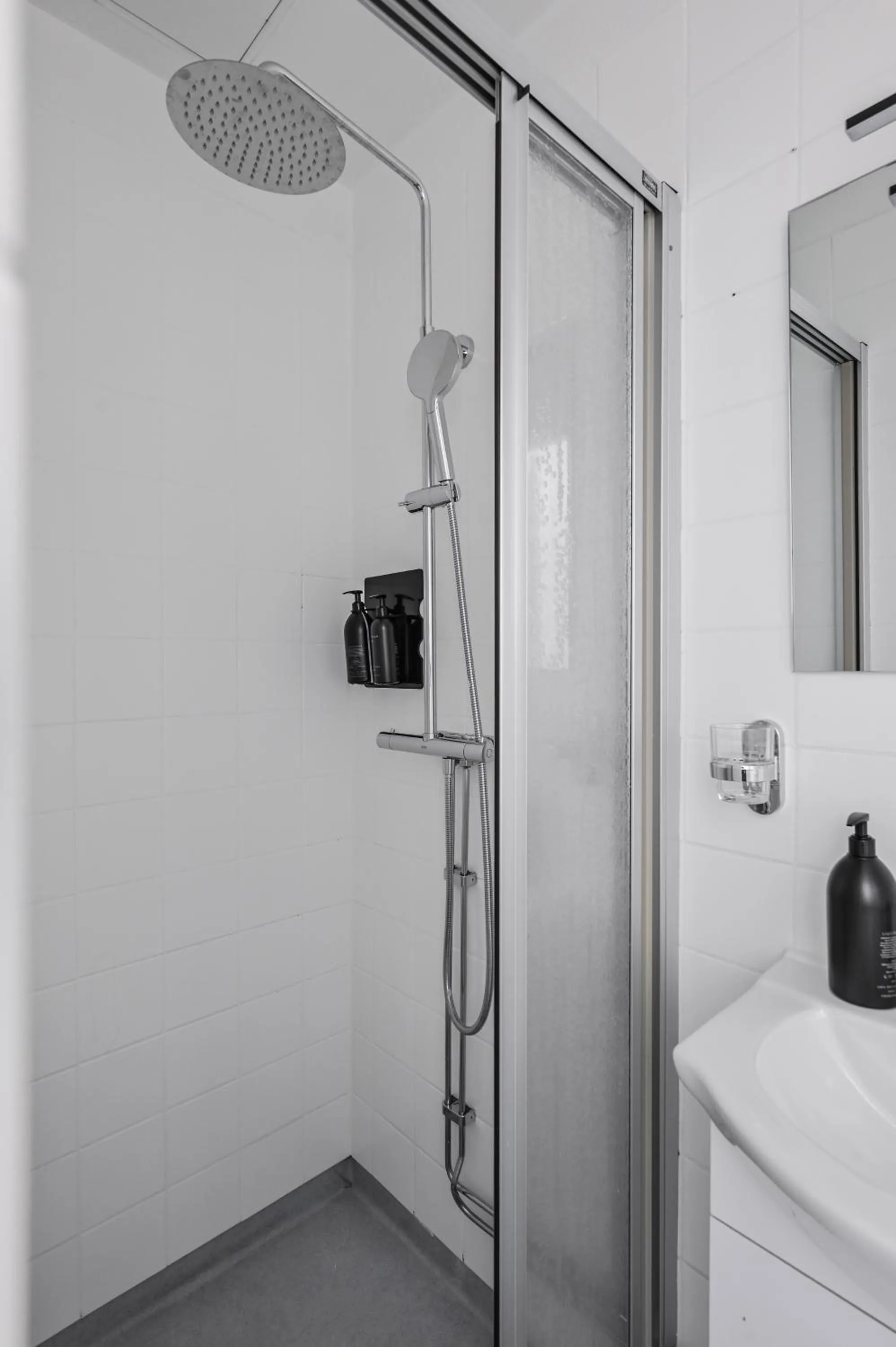 Shower in Hotel Bema