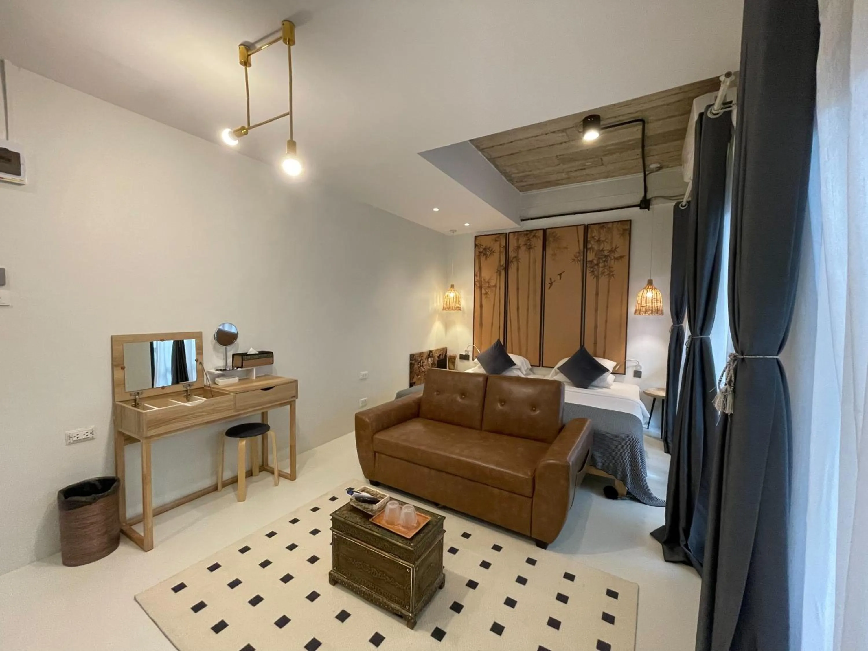 Photo of the whole room, Bed in YOLO Bangkok Boutique Hotel