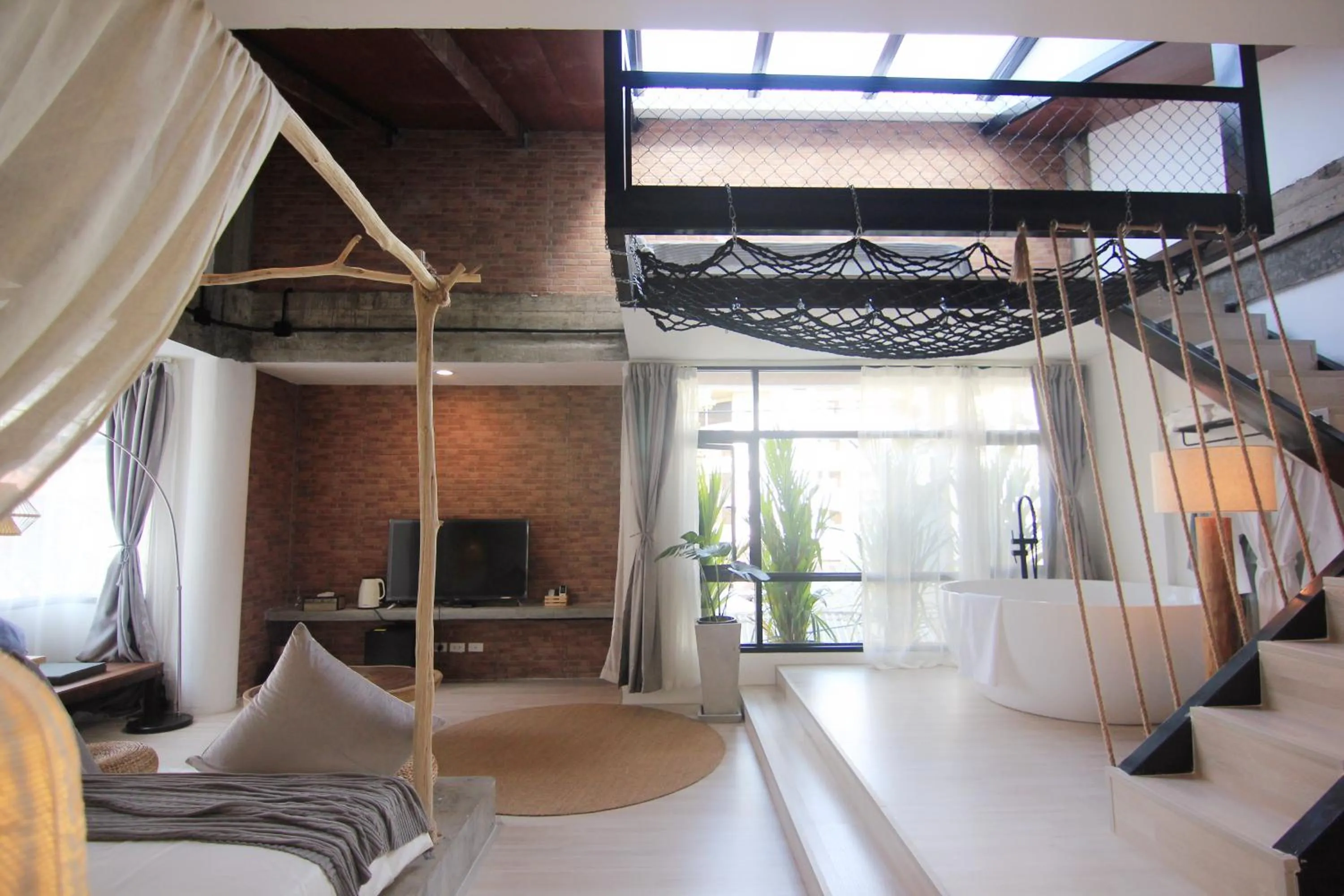 Photo of the whole room in YOLO Bangkok Boutique Hotel