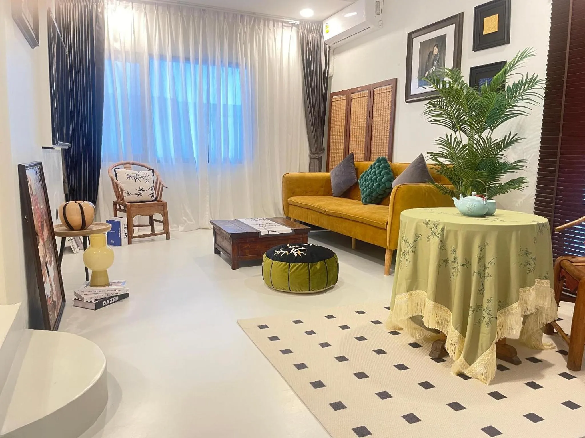 YOLO Bangkok Boutique Hotel