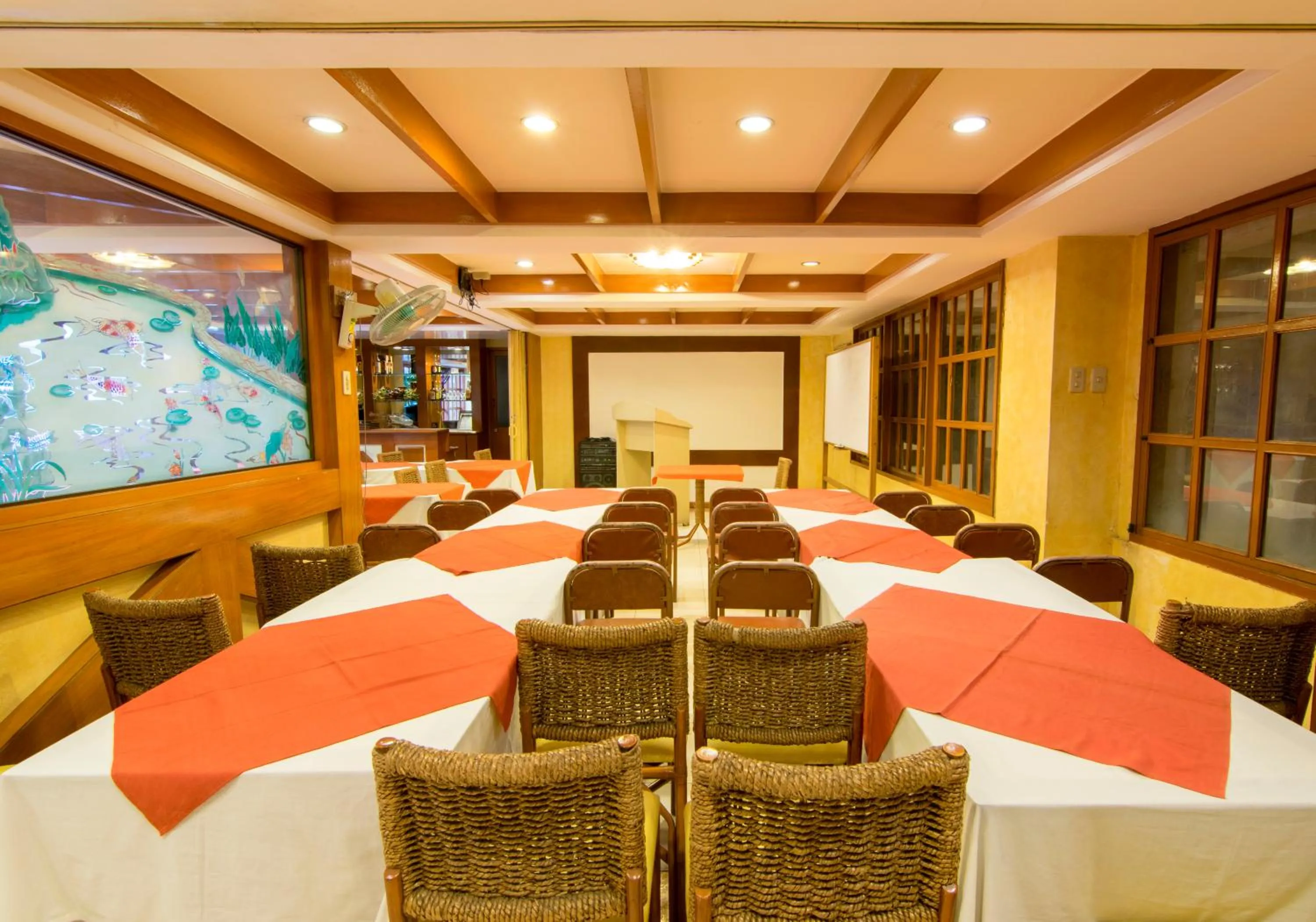 Restaurant/places to eat in The Manor Hotel