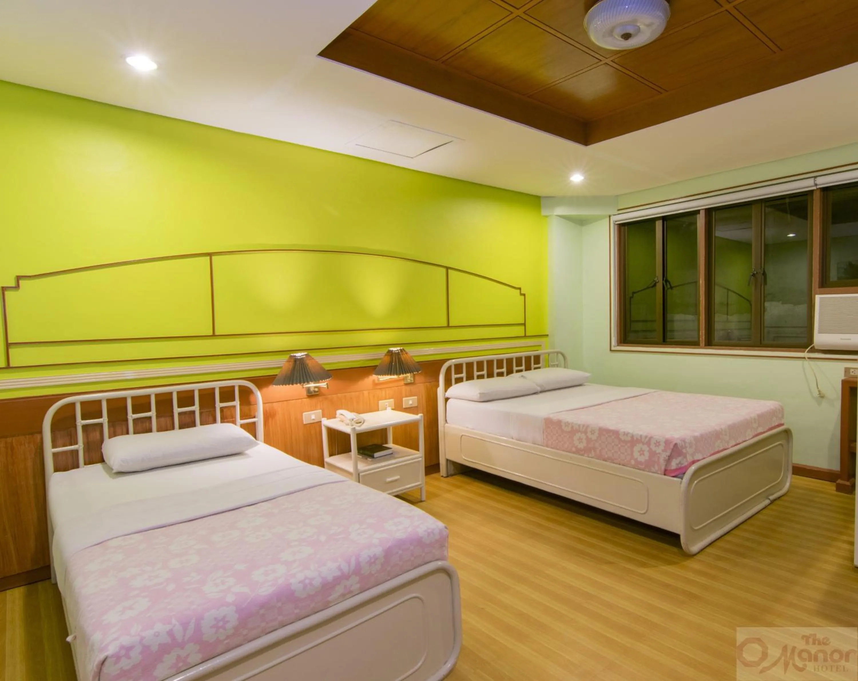 Bed in The Manor Hotel